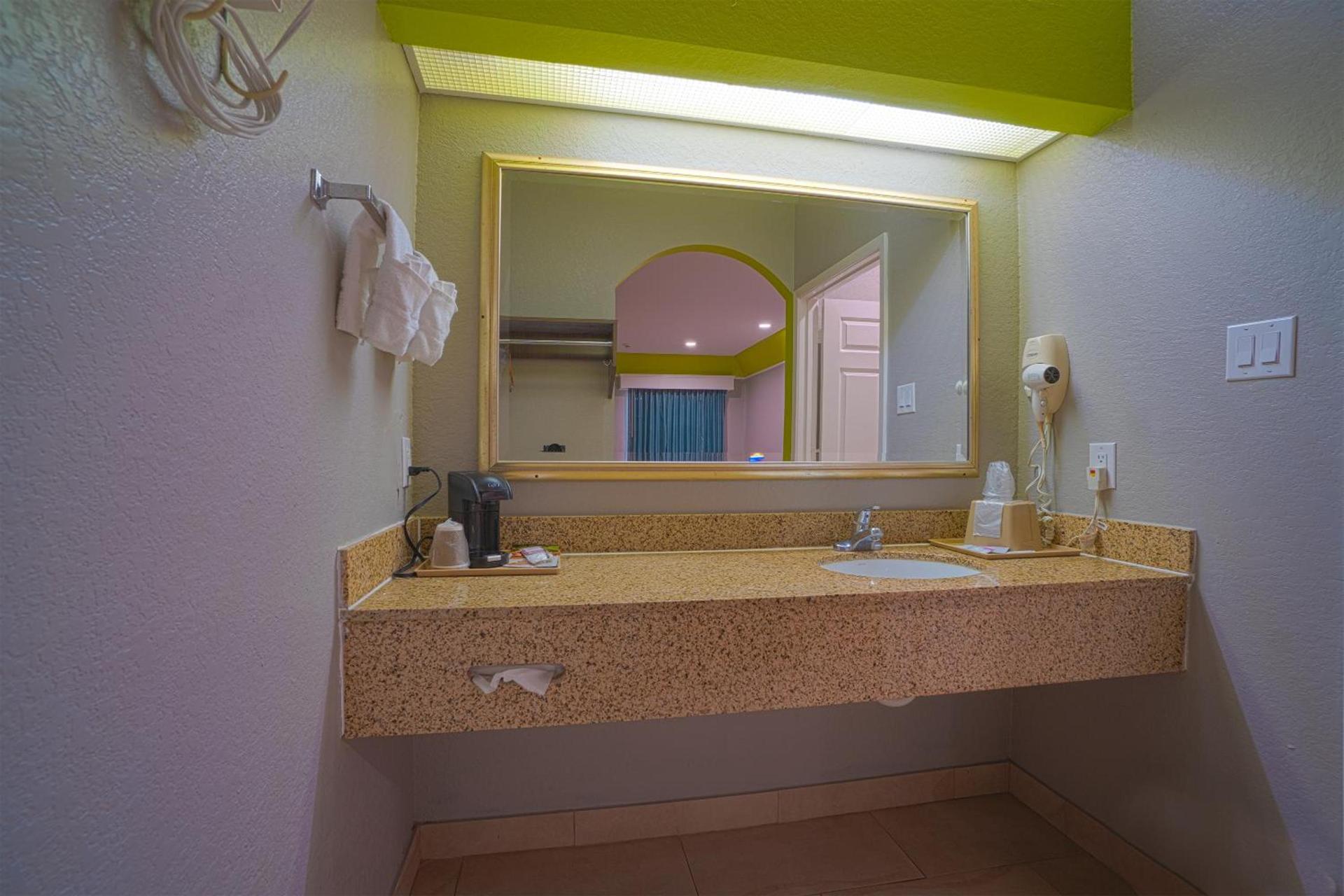 Hotel Bliss Kemah photo 52