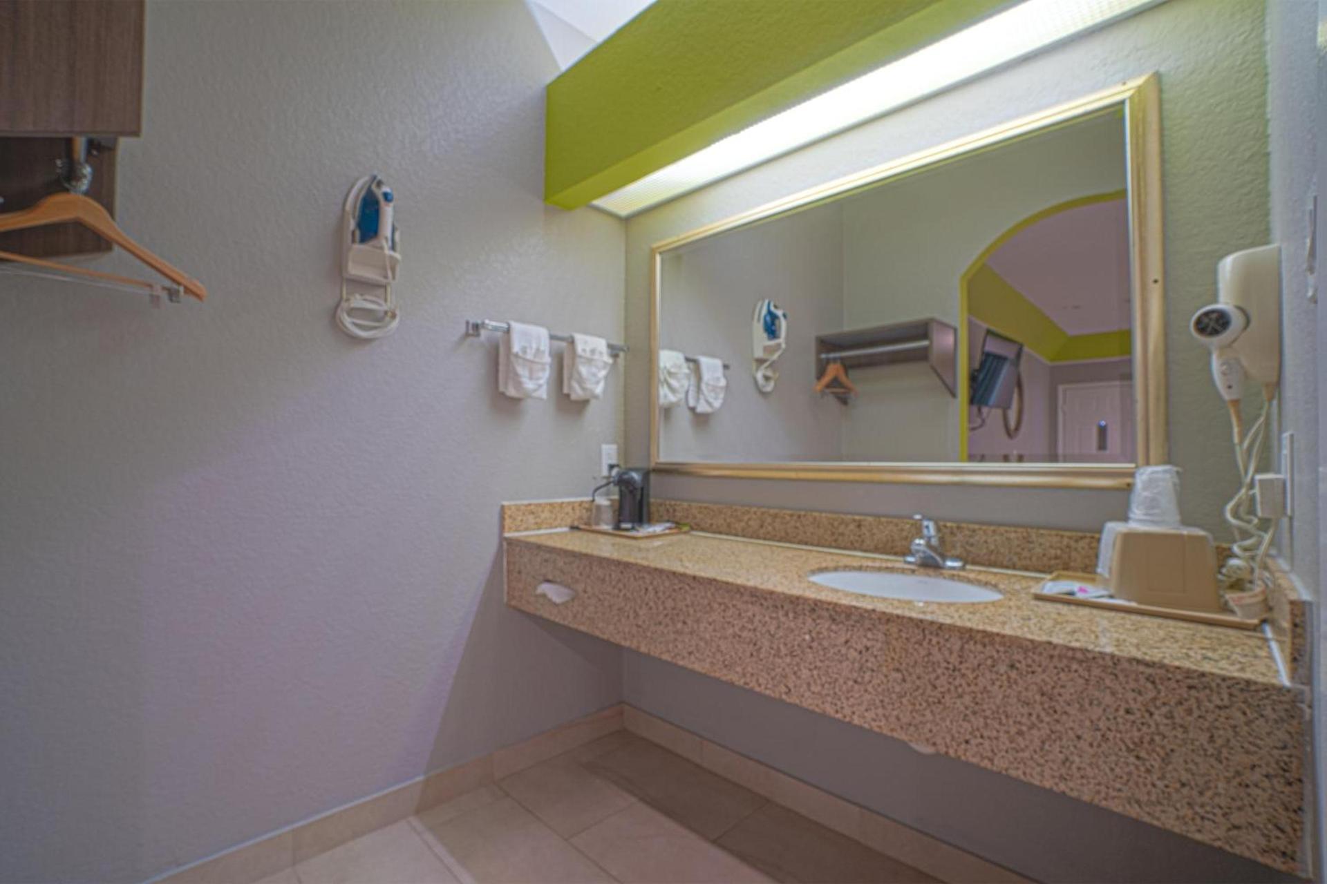 Hotel Bliss Kemah photo 55