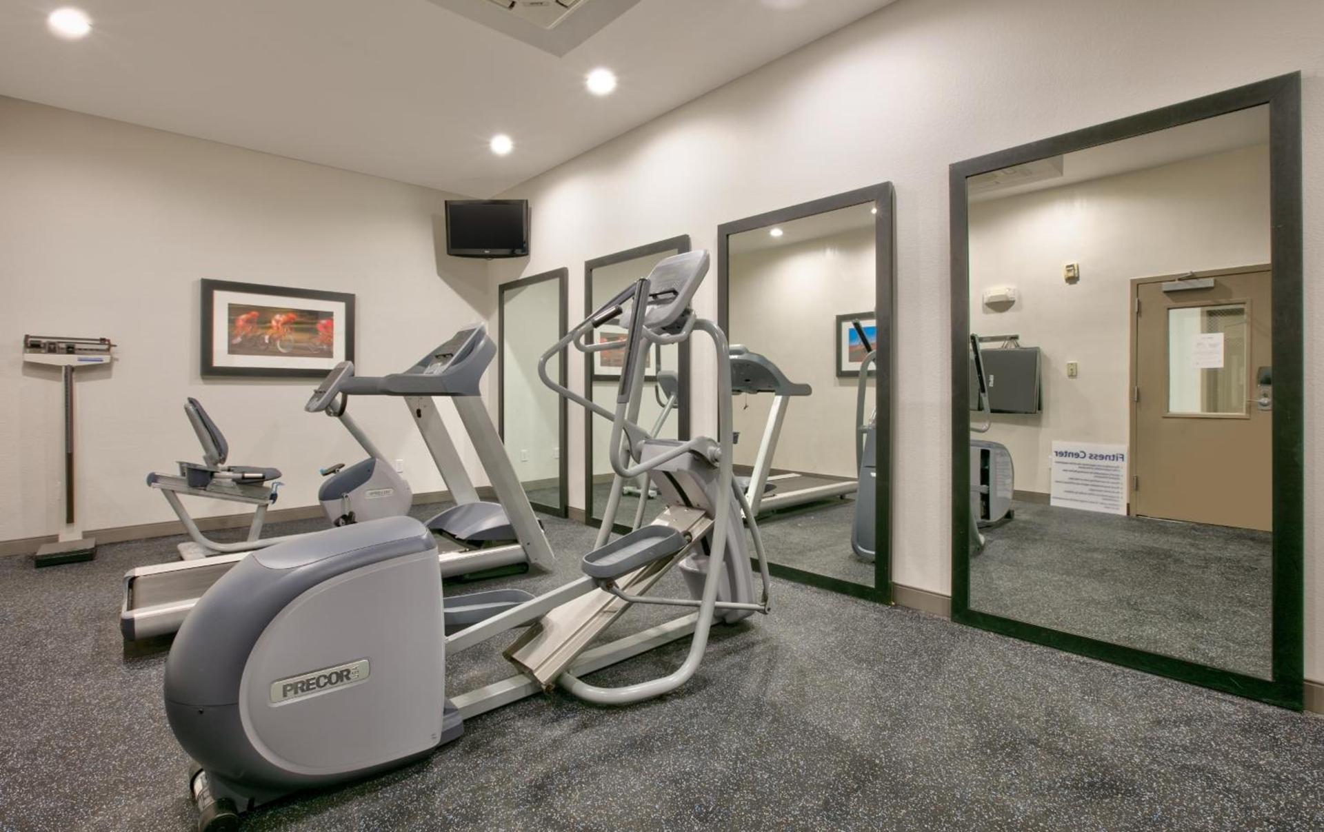 Holiday Inn Express & Suites North Dallas at Preston by IHG photo 10