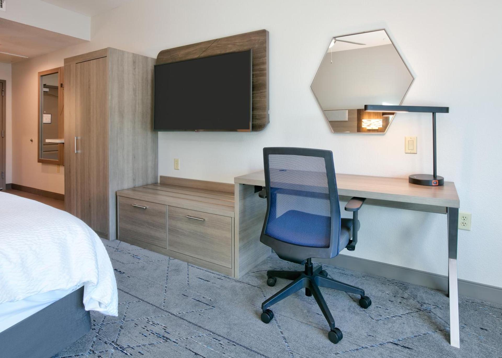 Holiday Inn Express & Suites North Dallas at Preston by IHG photo 15