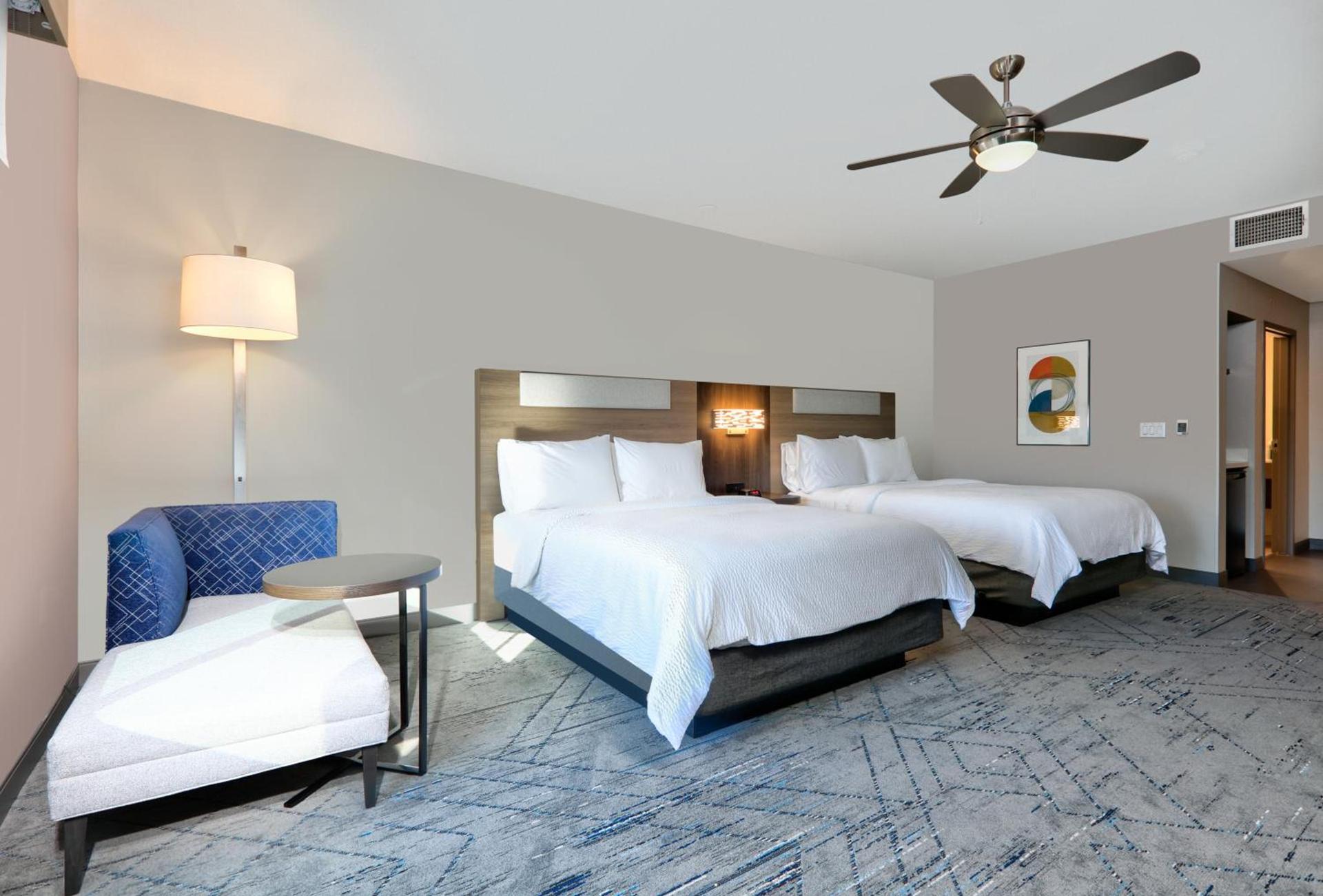 Holiday Inn Express & Suites North Dallas at Preston by IHG photo 2