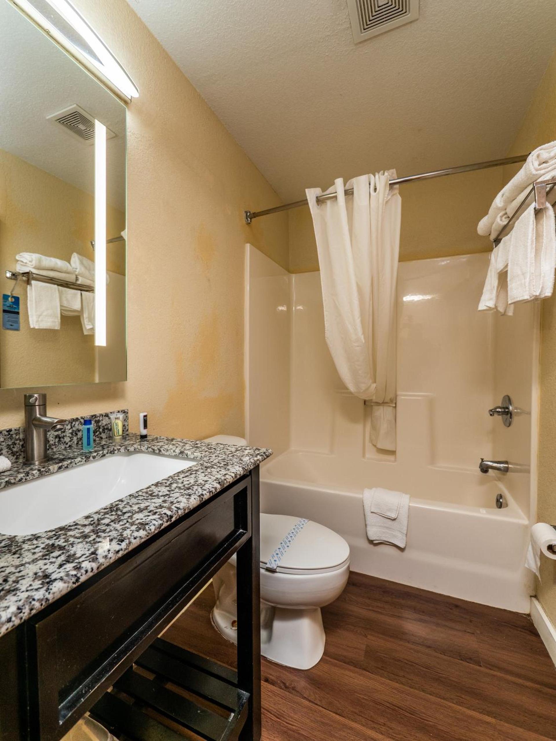 Microtel Inn and Suites Ocala photo 9