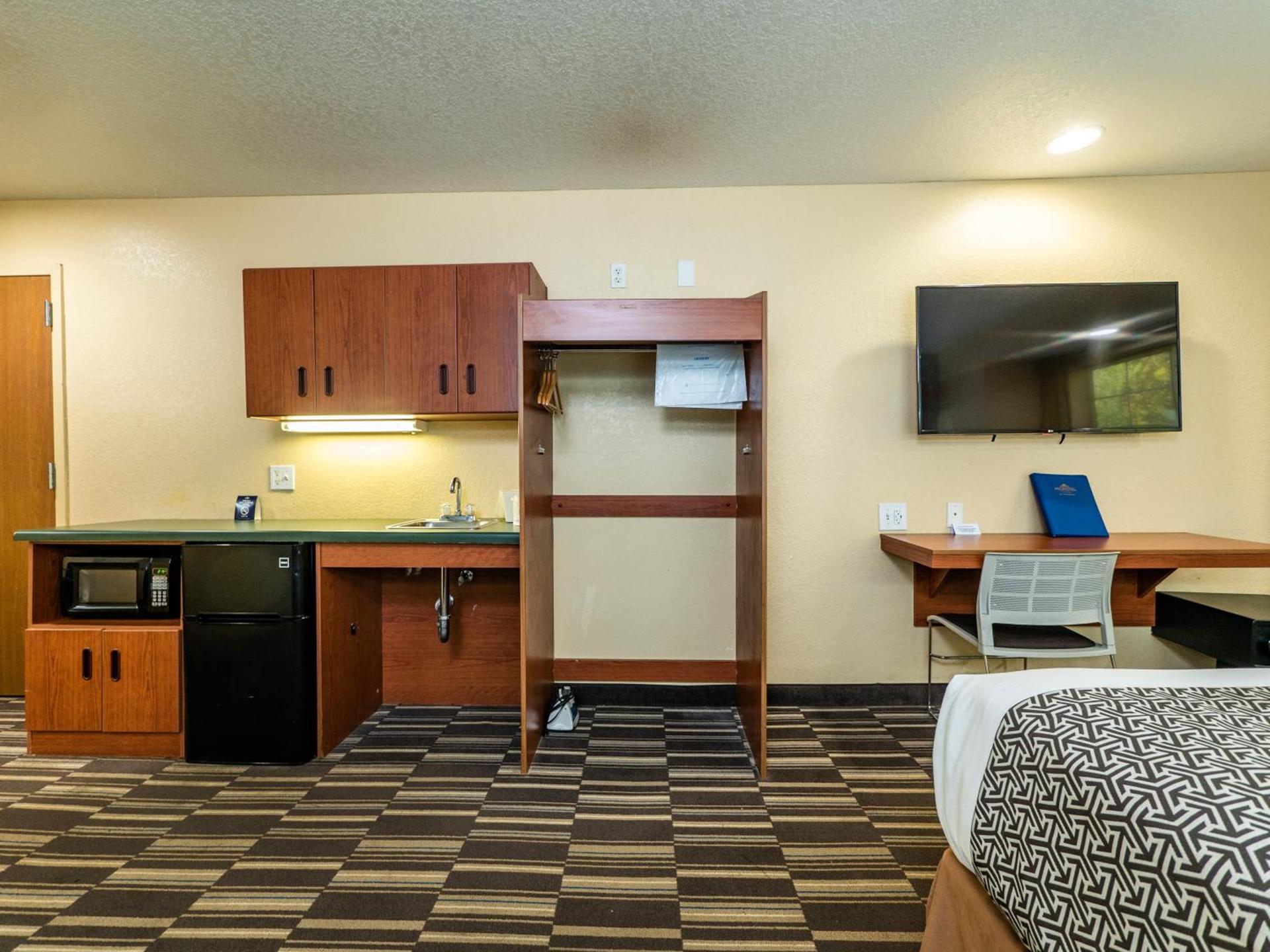 Microtel Inn and Suites Ocala photo 18
