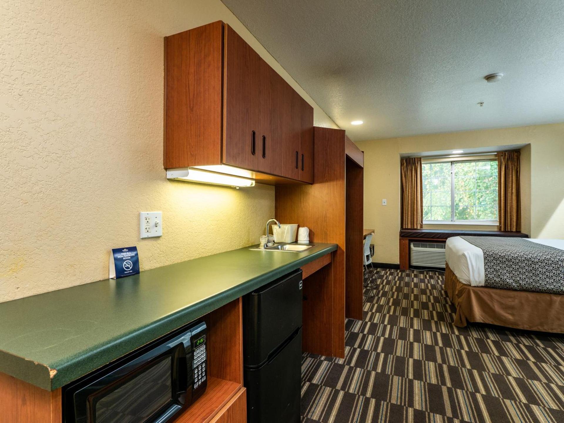 Microtel Inn and Suites Ocala photo 17