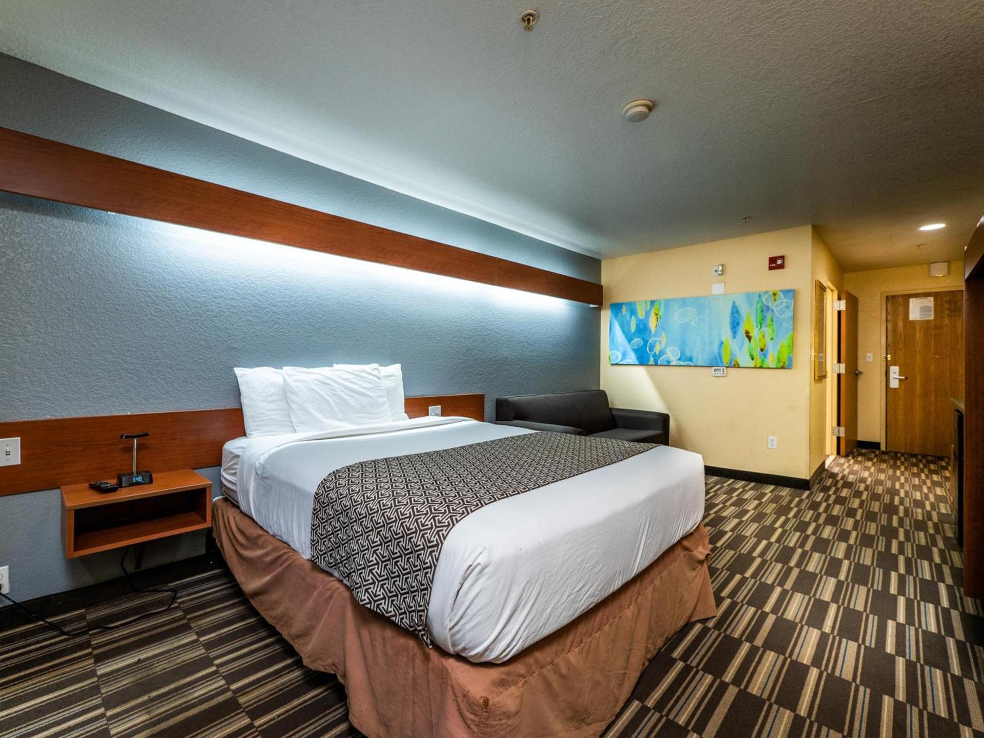 Microtel Inn and Suites Ocala photo 16