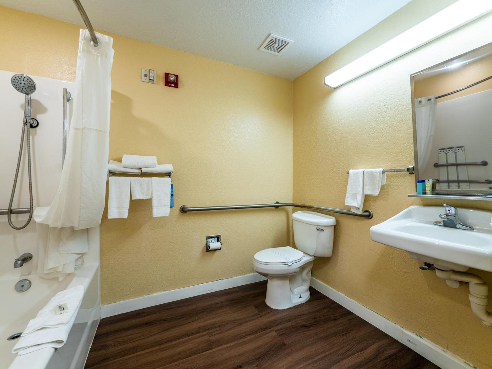 Microtel Inn and Suites Ocala photo 14