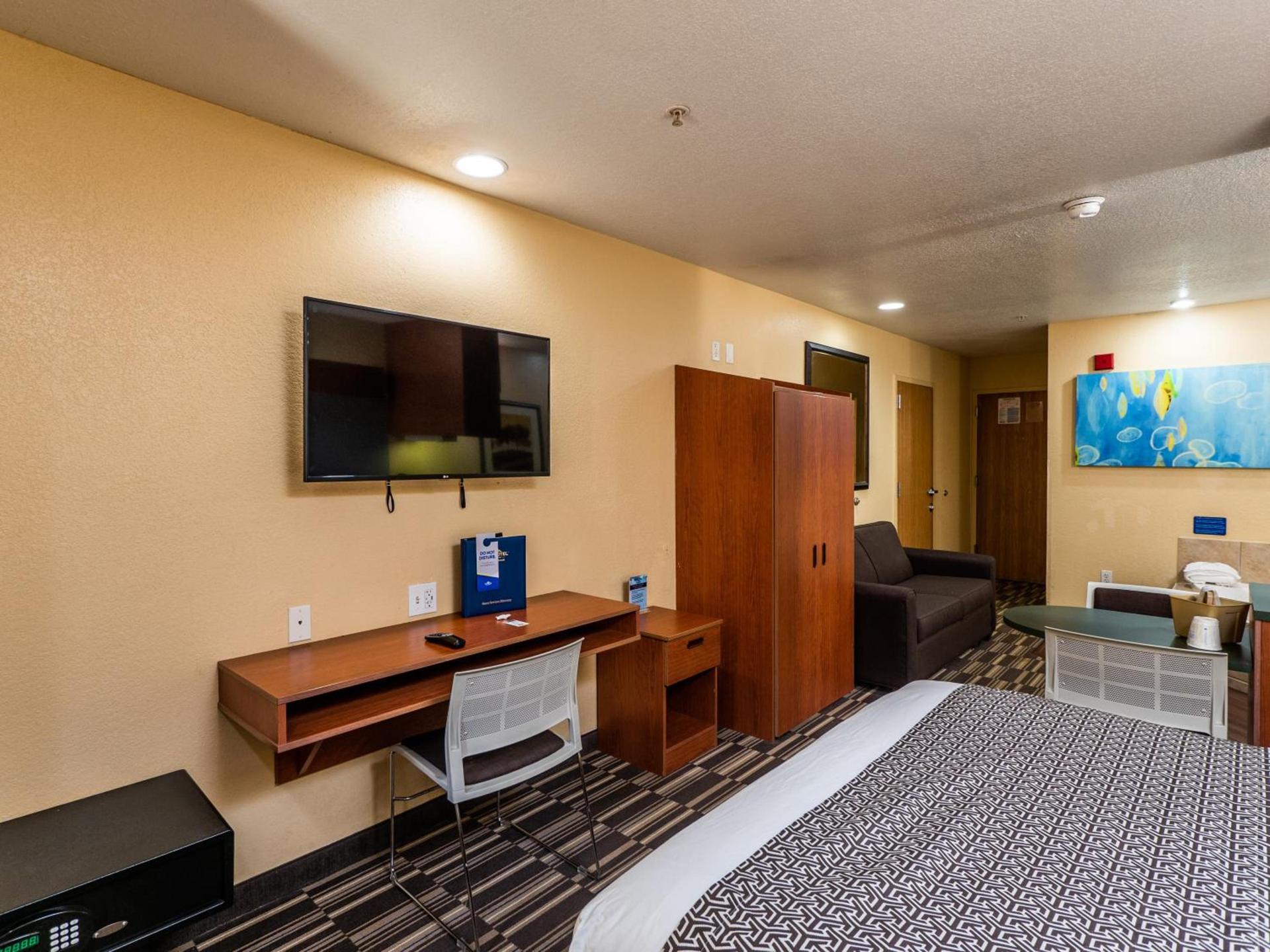 Microtel Inn and Suites Ocala photo 24