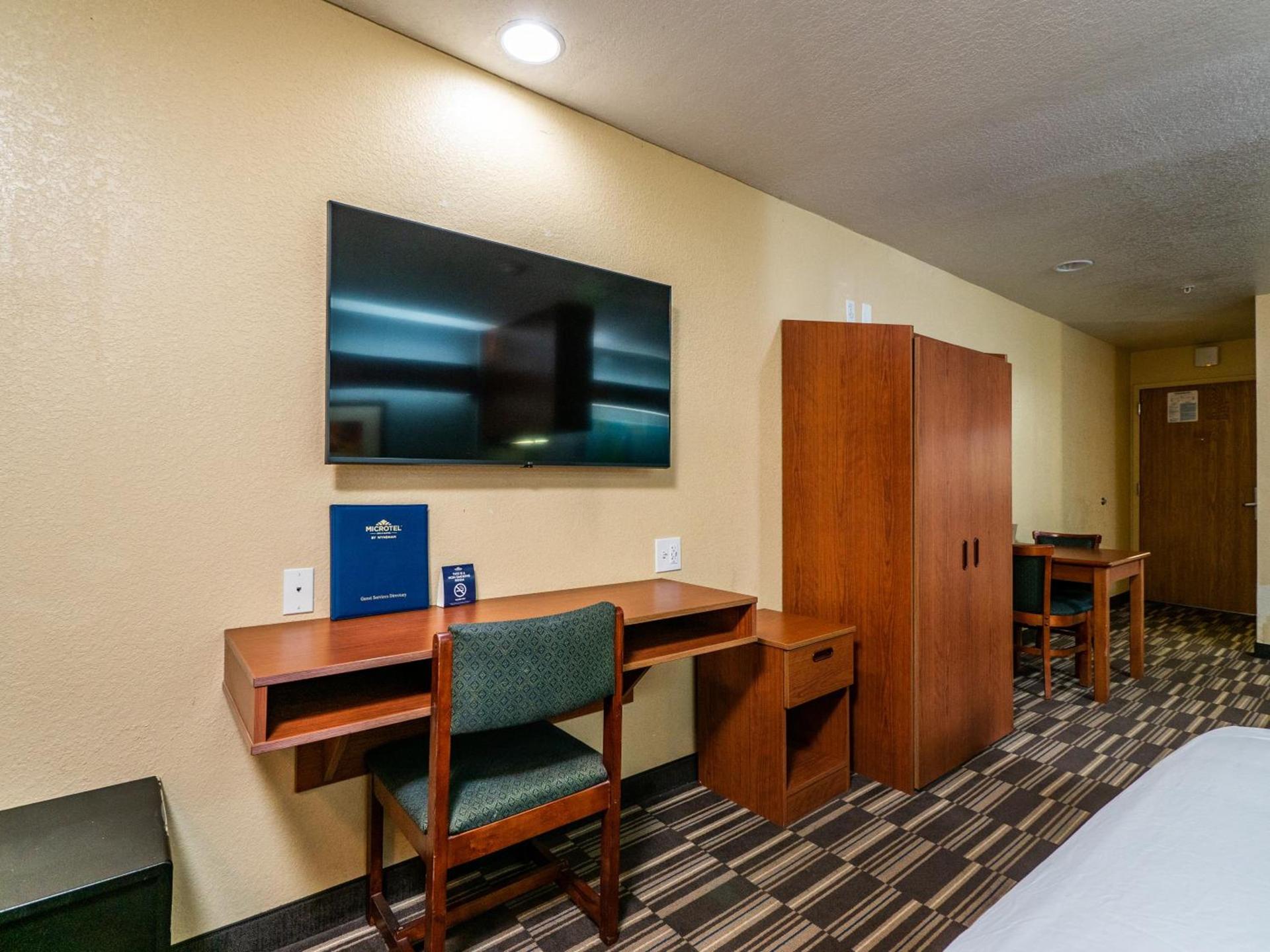 Microtel Inn and Suites Ocala photo 19