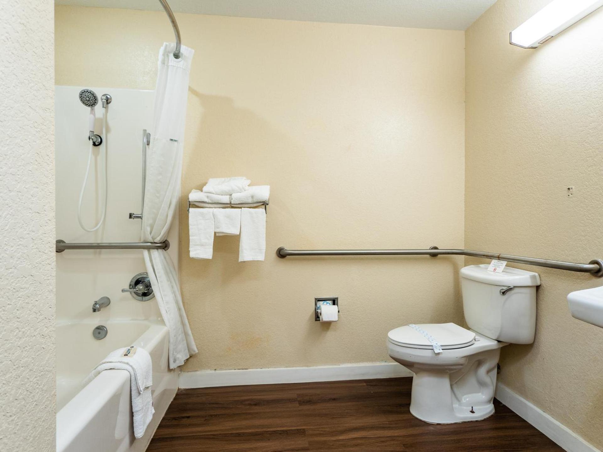 Microtel Inn and Suites Ocala photo 32