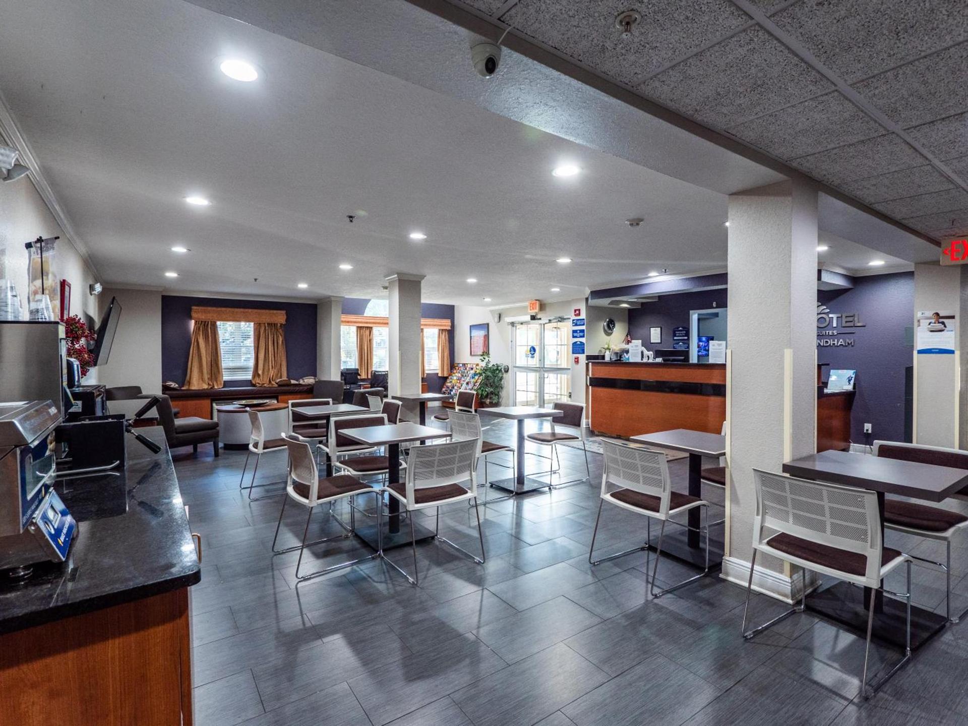 Microtel Inn and Suites Ocala photo 4