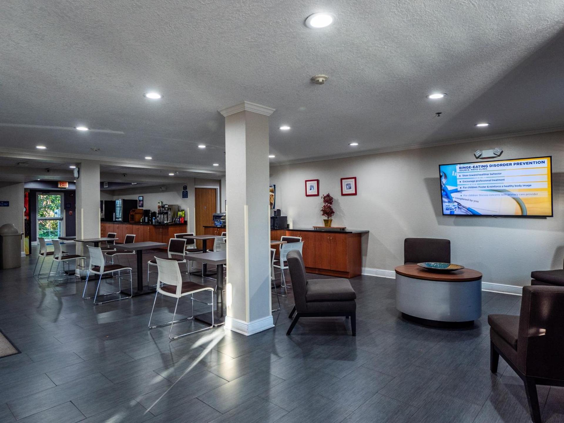 Microtel Inn and Suites Ocala photo 36