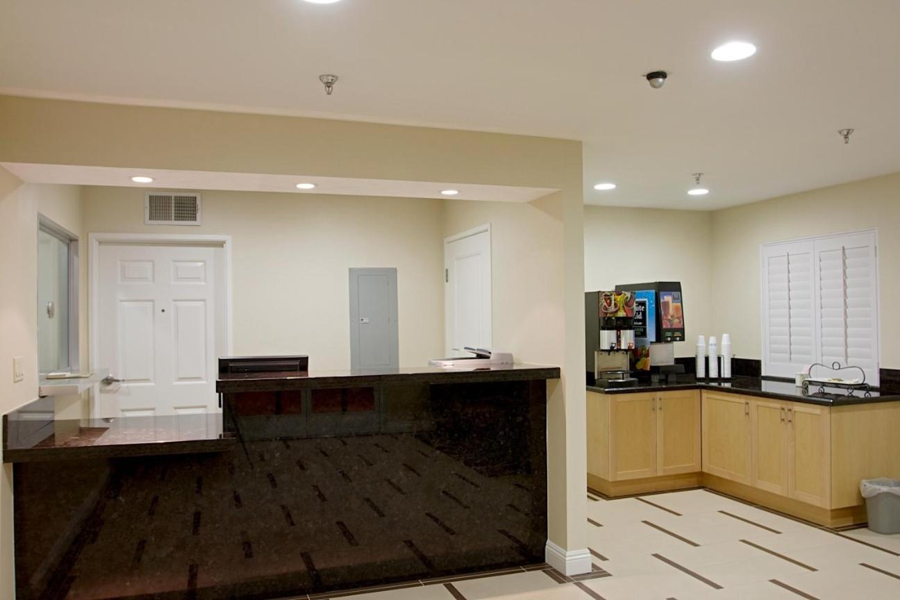 Burbank Inn and Suites photo 24
