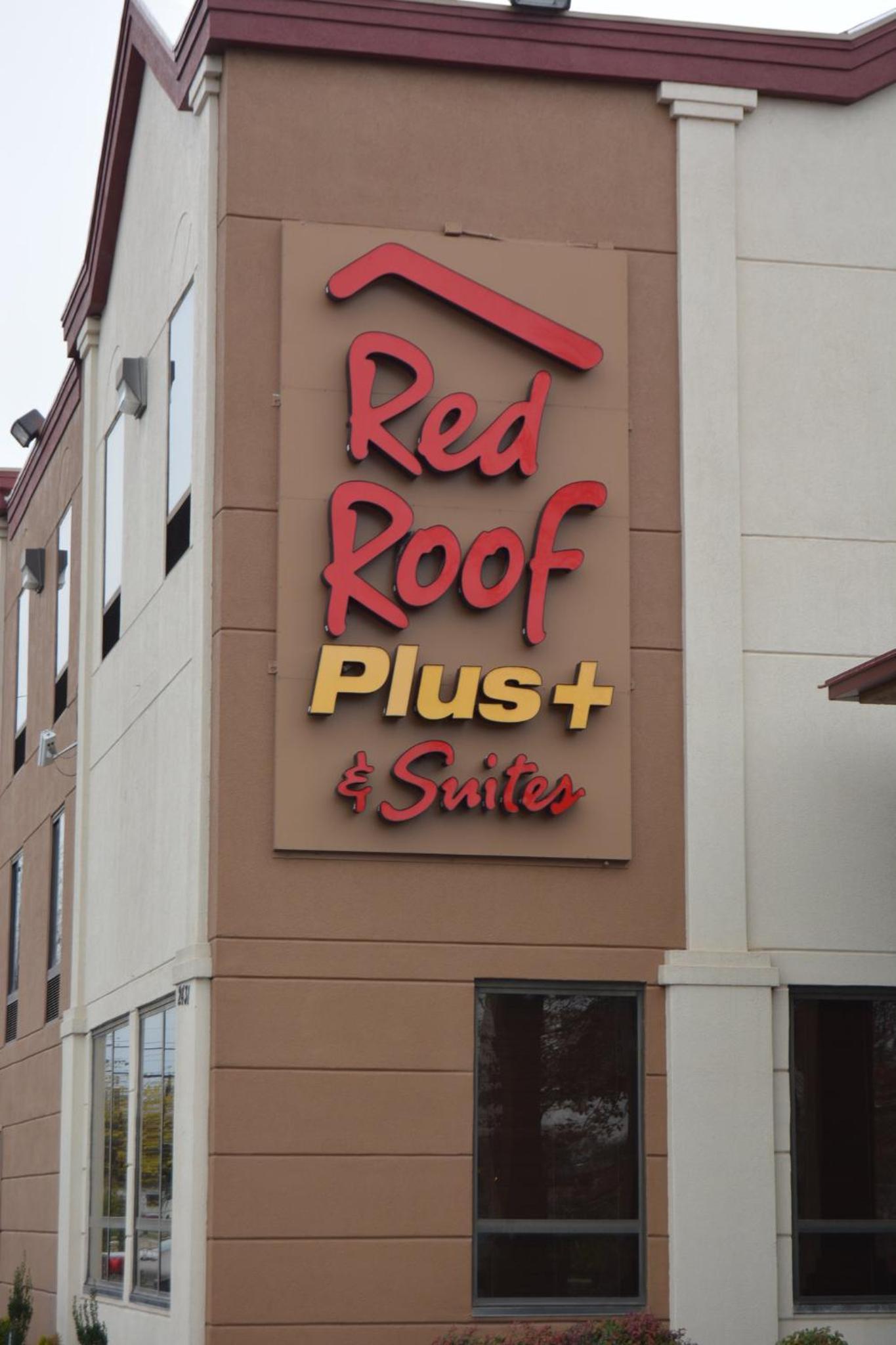 Red Roof Inn PLUS+ & Suites Chattanooga - Downtown photo 2