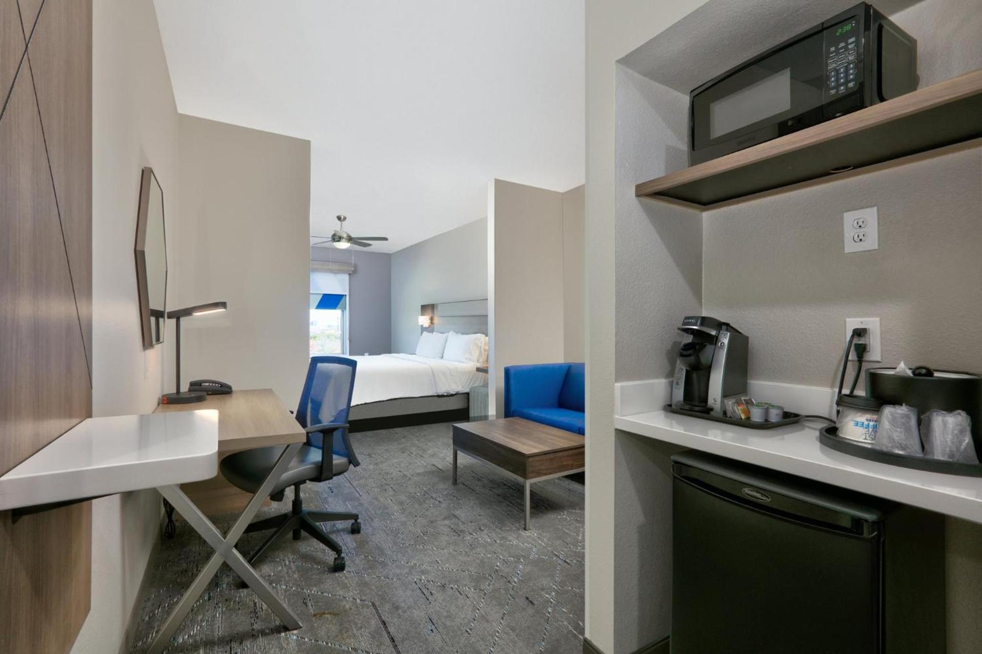 Holiday Inn Express & Suites North Dallas at Preston by IHG photo 72
