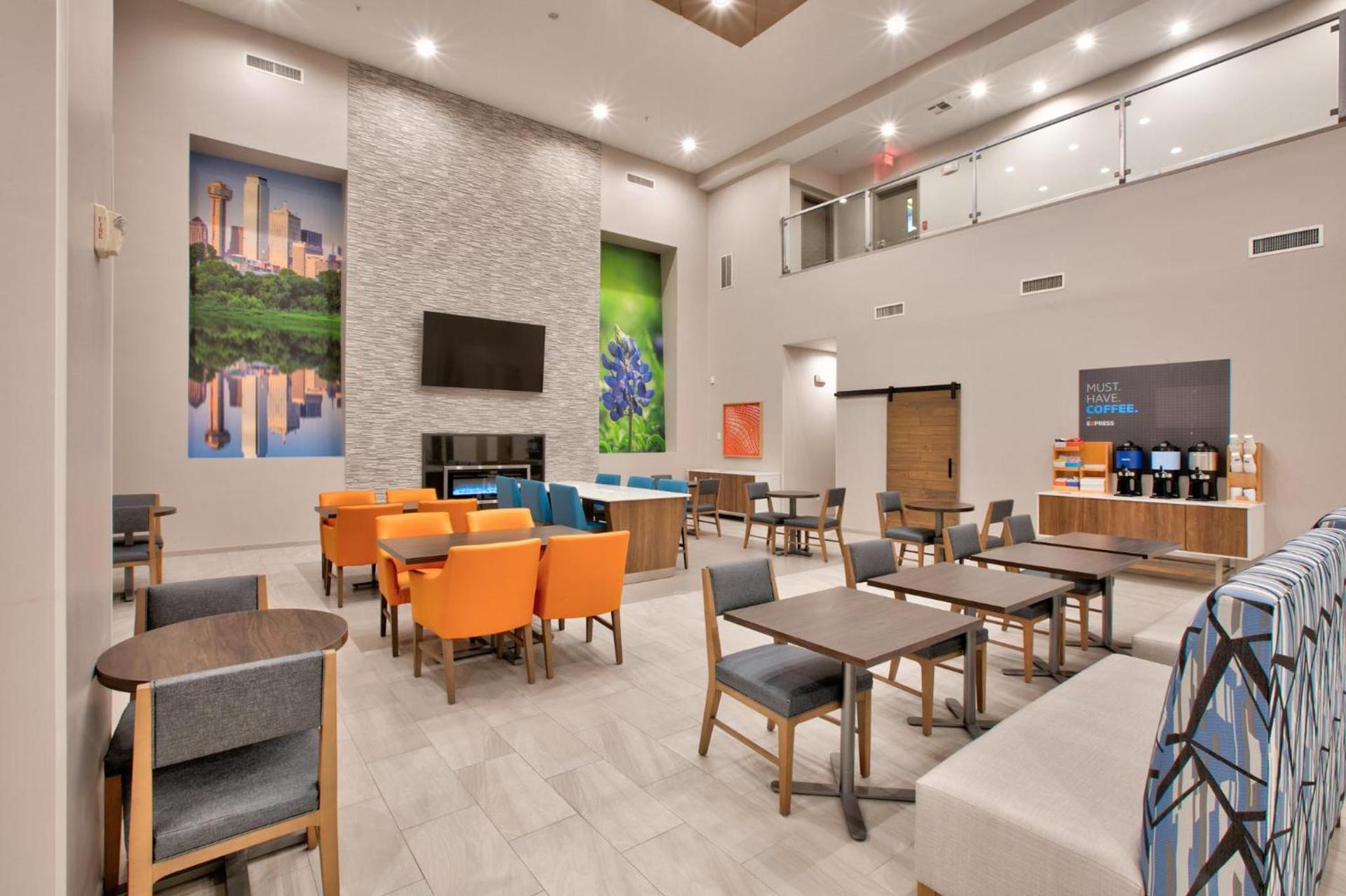 Holiday Inn Express & Suites North Dallas at Preston by IHG photo 47