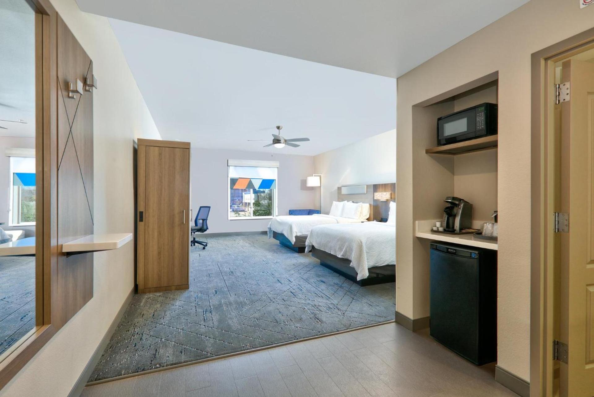 Holiday Inn Express & Suites North Dallas at Preston by IHG photo 79