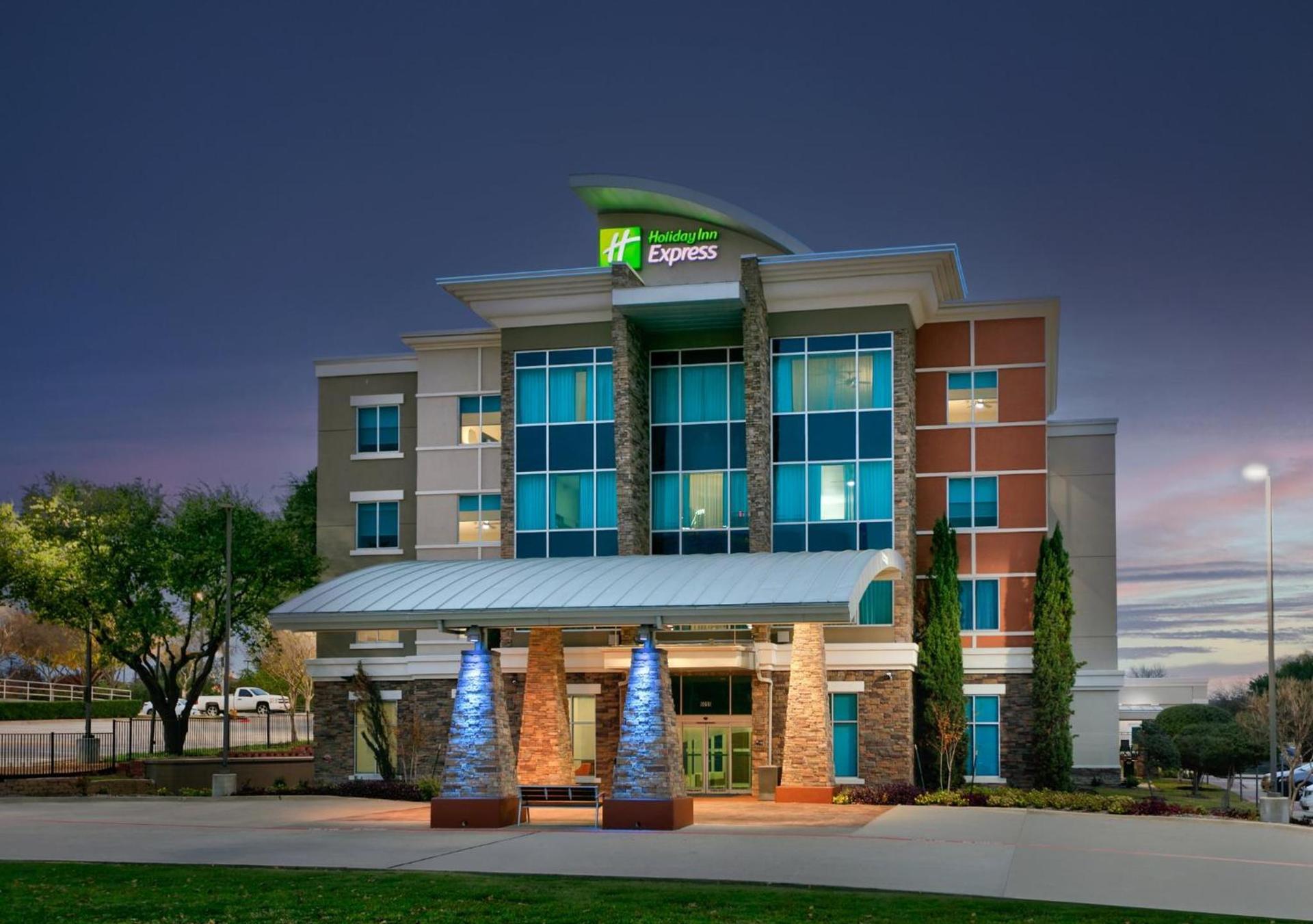 Holiday Inn Express & Suites North Dallas at Preston by IHG photo 1