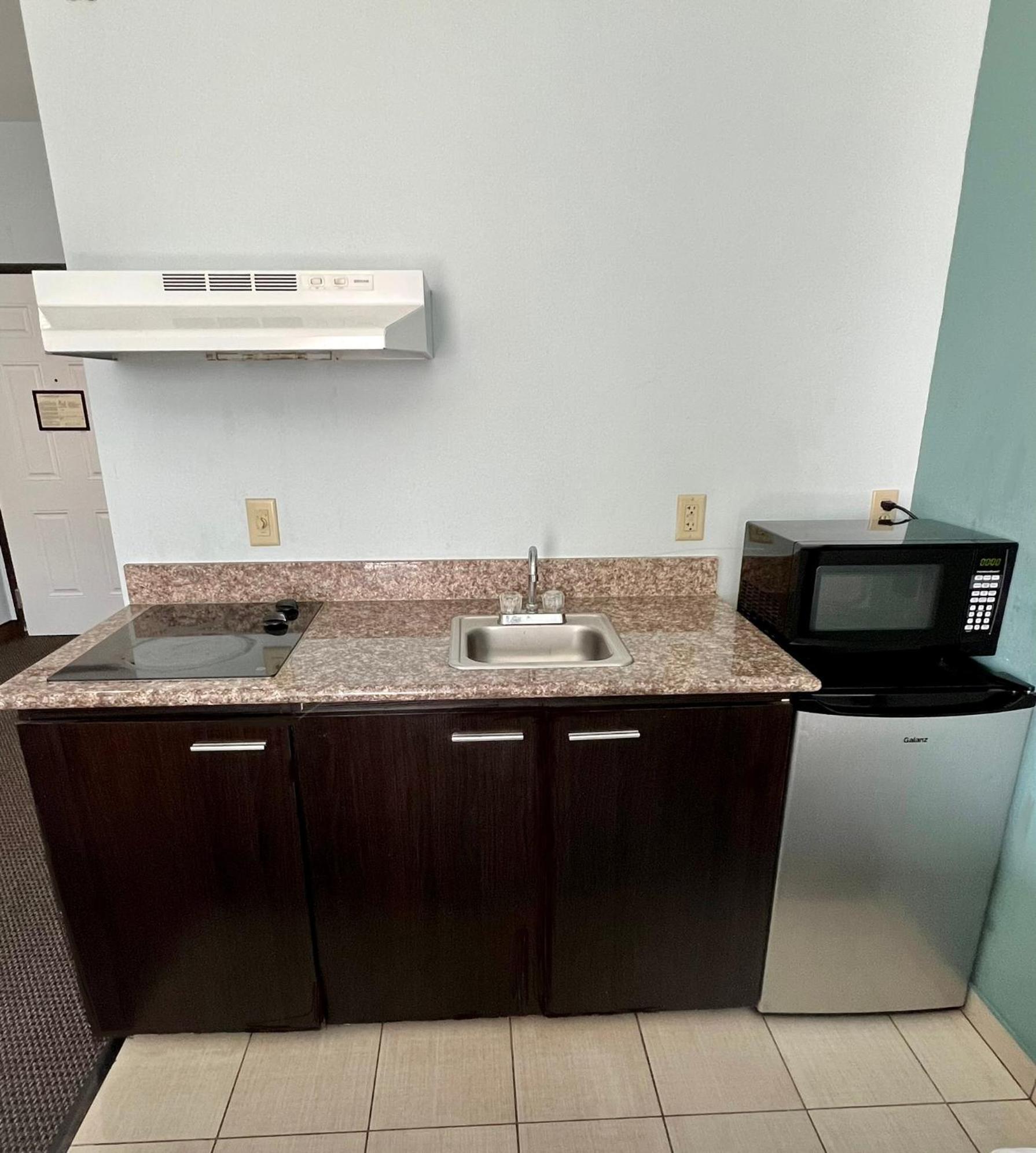 Americas Best Value Inn Sulphur photo 3