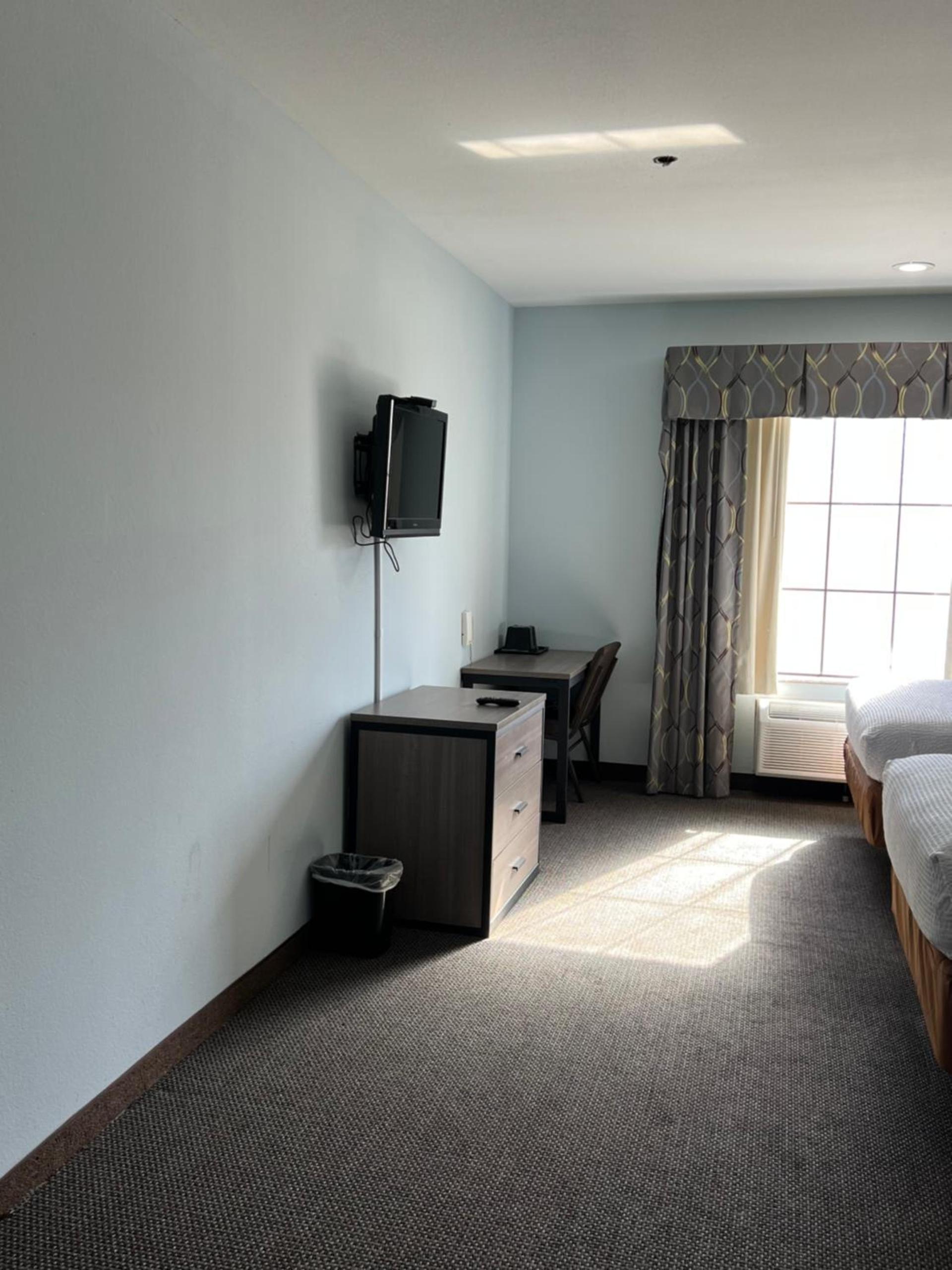 Americas Best Value Inn Sulphur photo 11