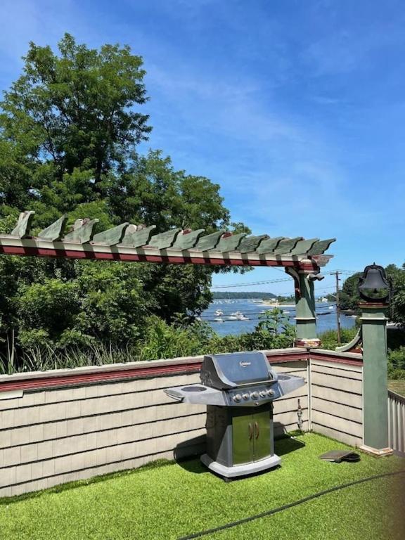 New Listing ! Captain's Cottage - Cold Spring Harbor Water Views photo 4