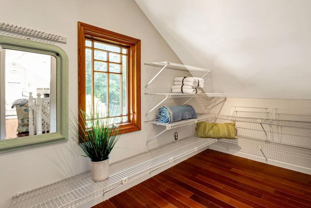 New Listing ! Captain's Cottage - Cold Spring Harbor Water Views photo 8