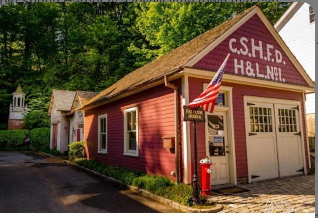 New Listing ! Captain's Cottage - Cold Spring Harbor Water Views photo 9