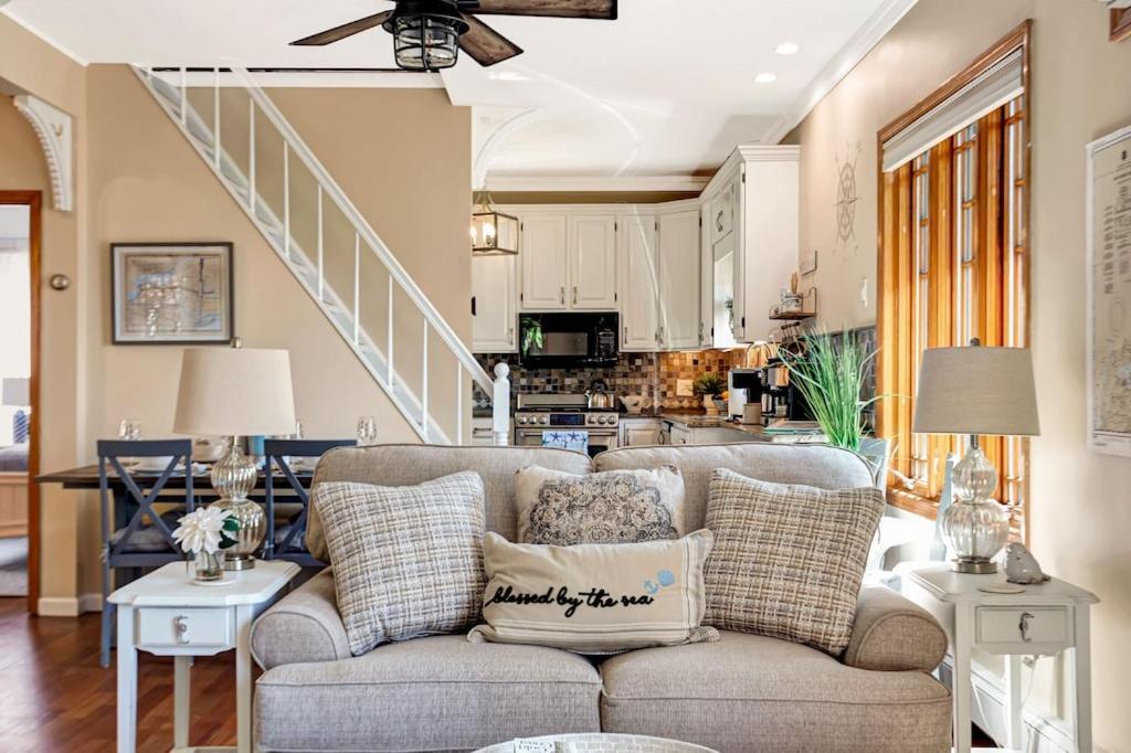 New Listing ! Captain's Cottage - Cold Spring Harbor Water Views photo 43