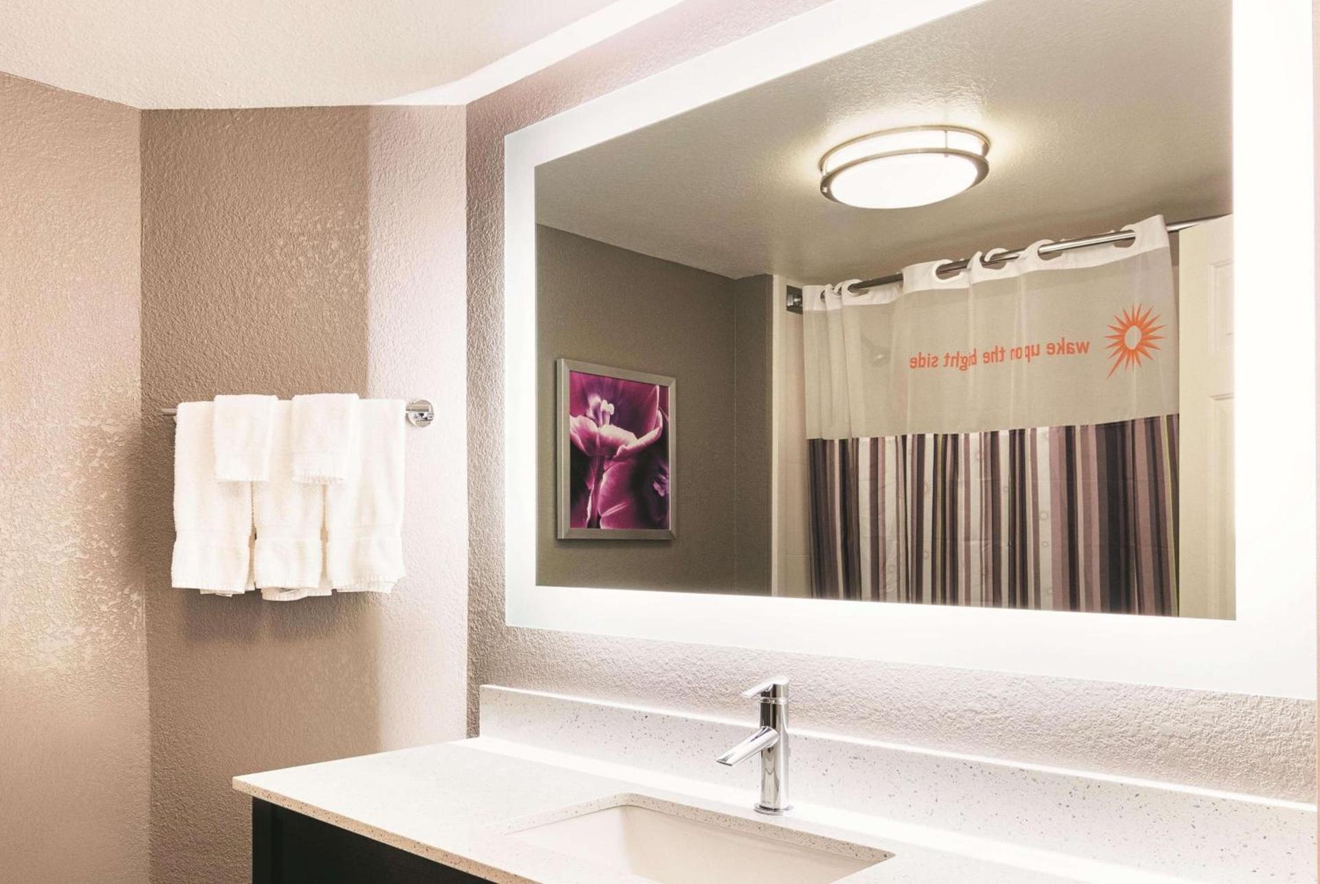 La Quinta by Wyndham Las Vegas Summerlin Tech photo 20