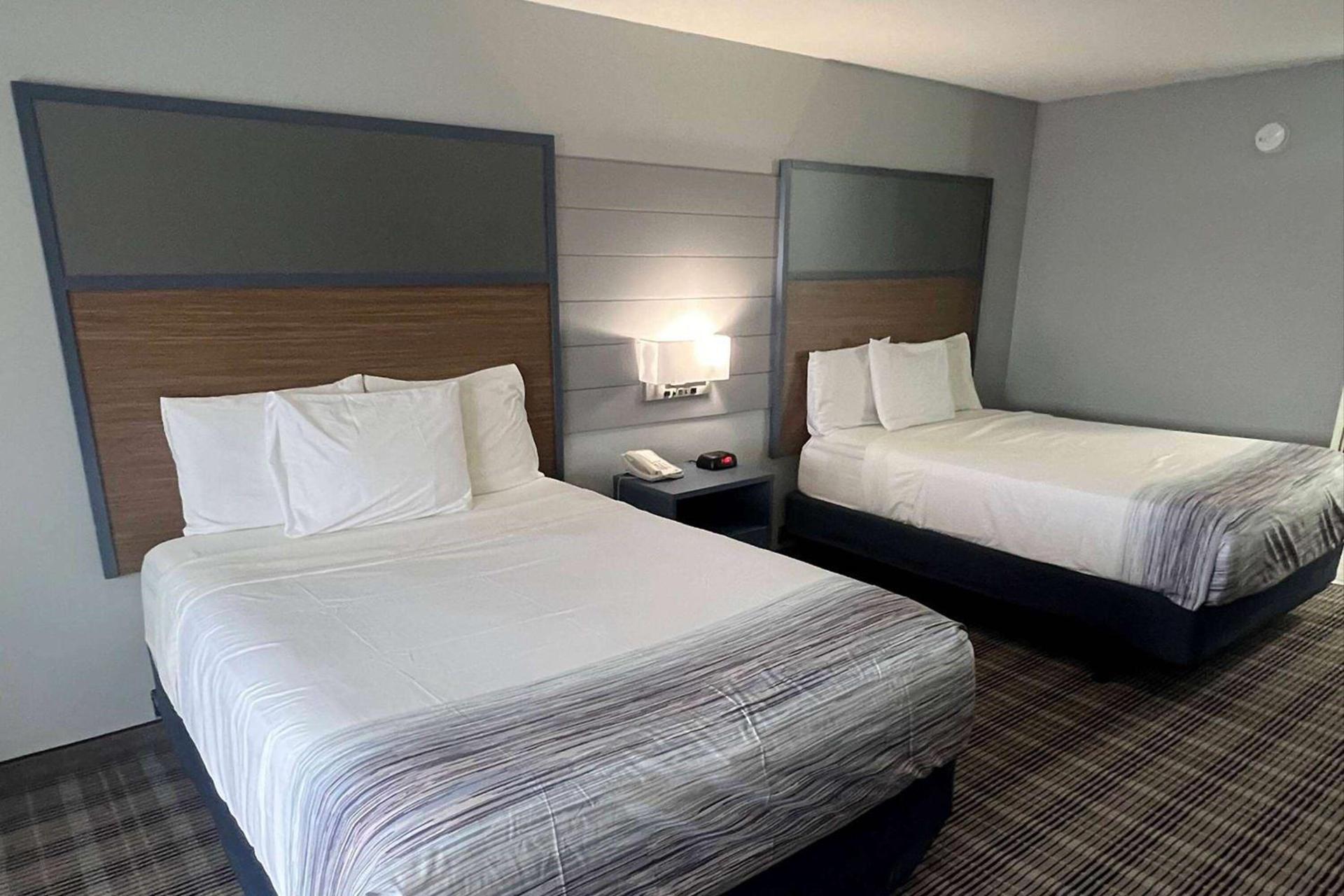 AmericInn by Wyndham Viroqua photo 7
