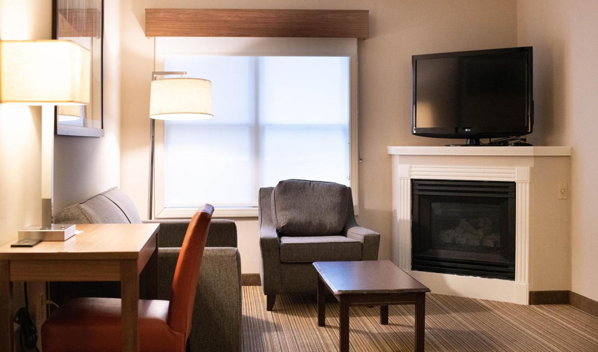 Hawthorn Suites by Wyndham Erie photo 49