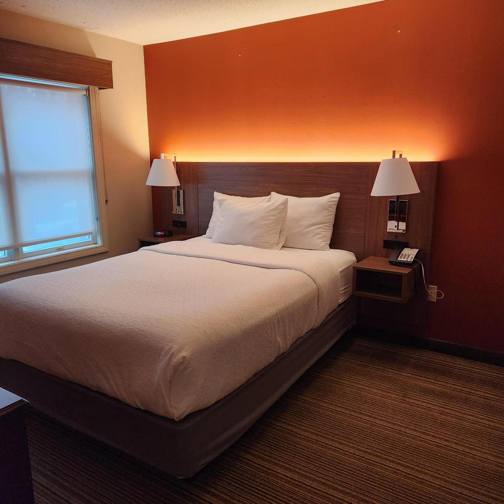 Hawthorn Suites by Wyndham Erie photo 53