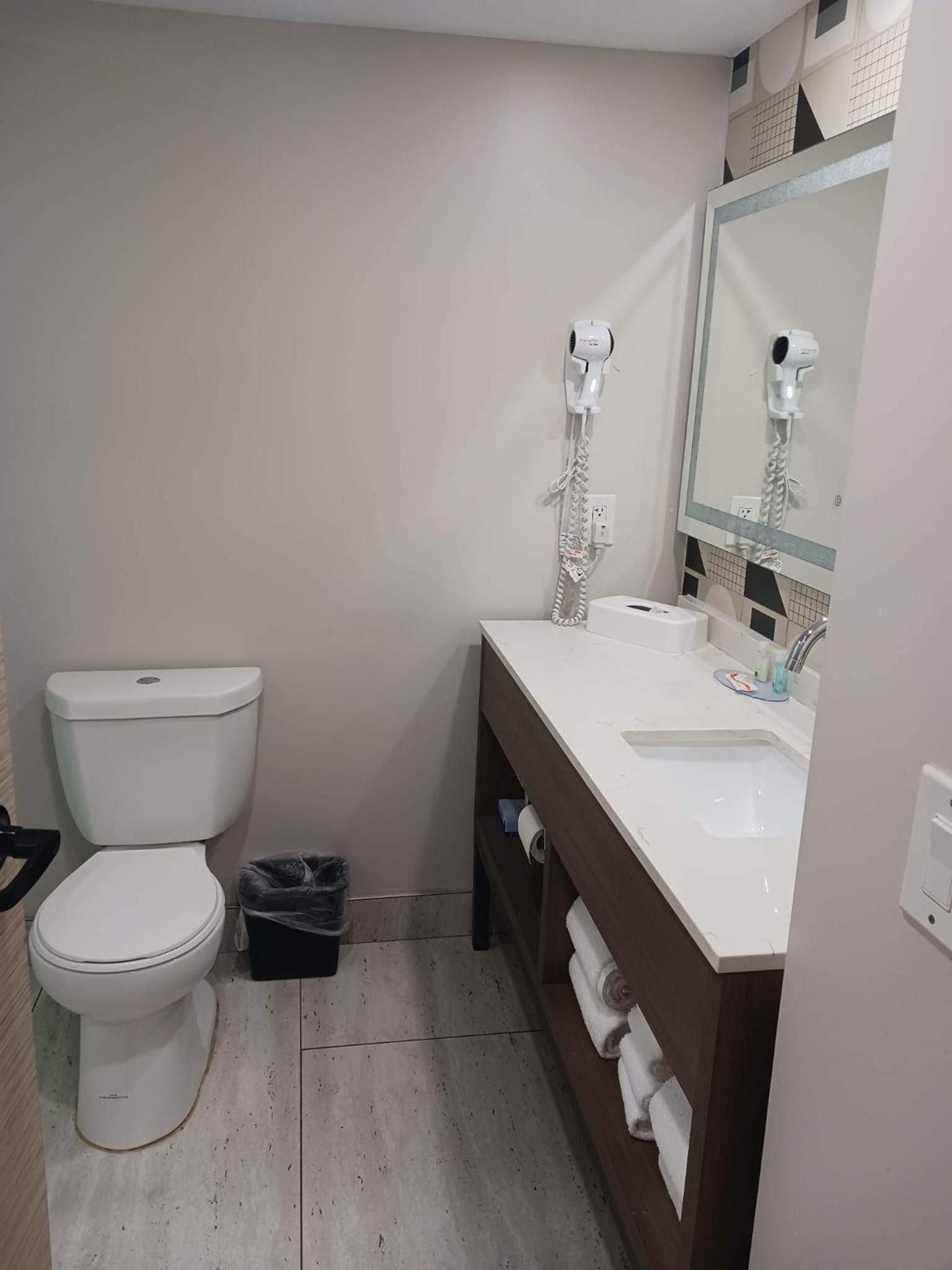 Spark by Hilton Virginia Beach Oceanfront photo 52