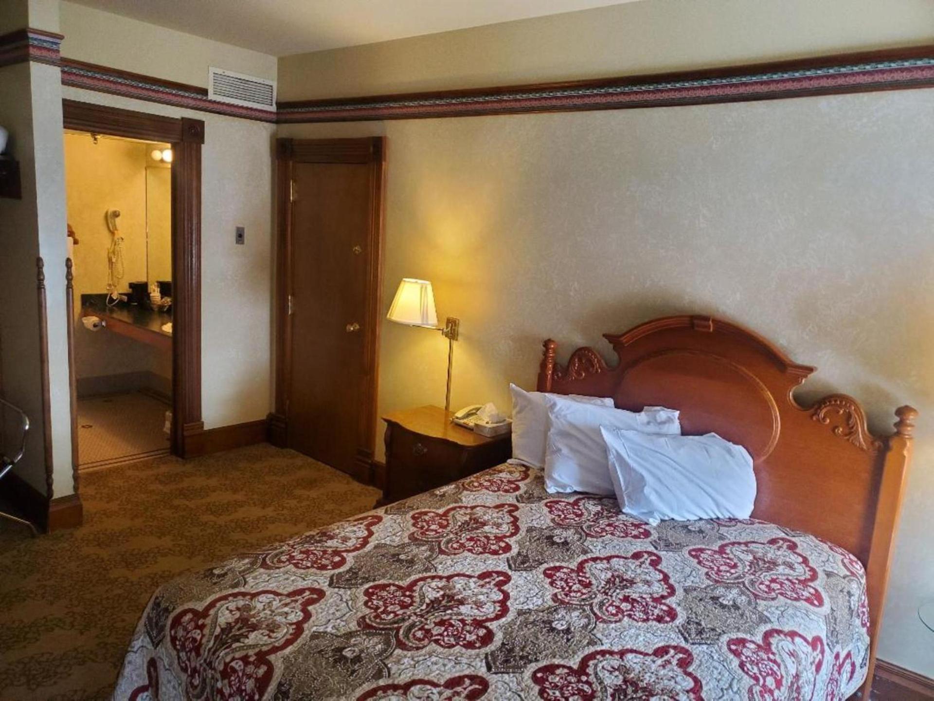 Historic Bullock Hotel photo 27