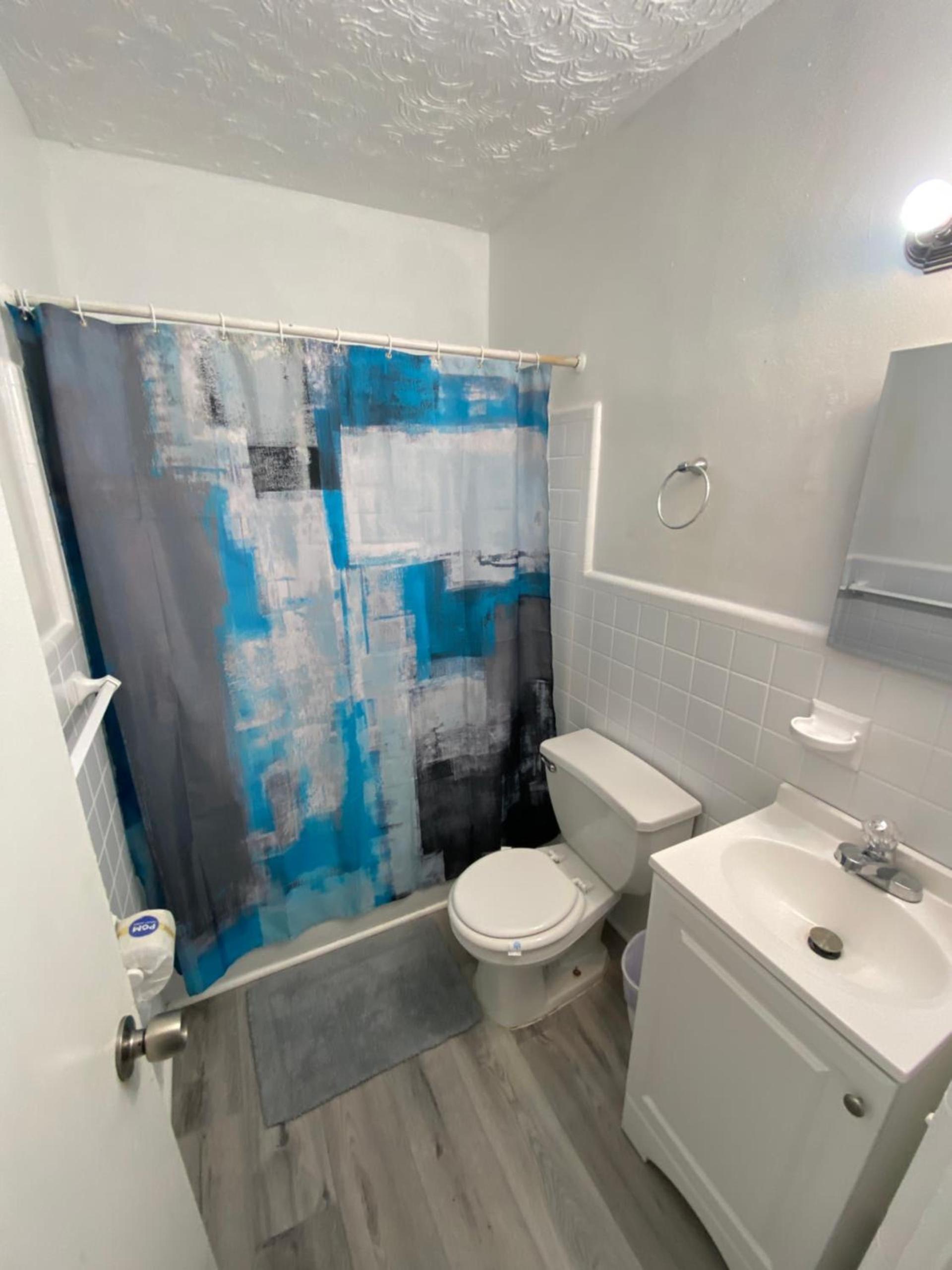 Uptown Inn & Suites photo 9
