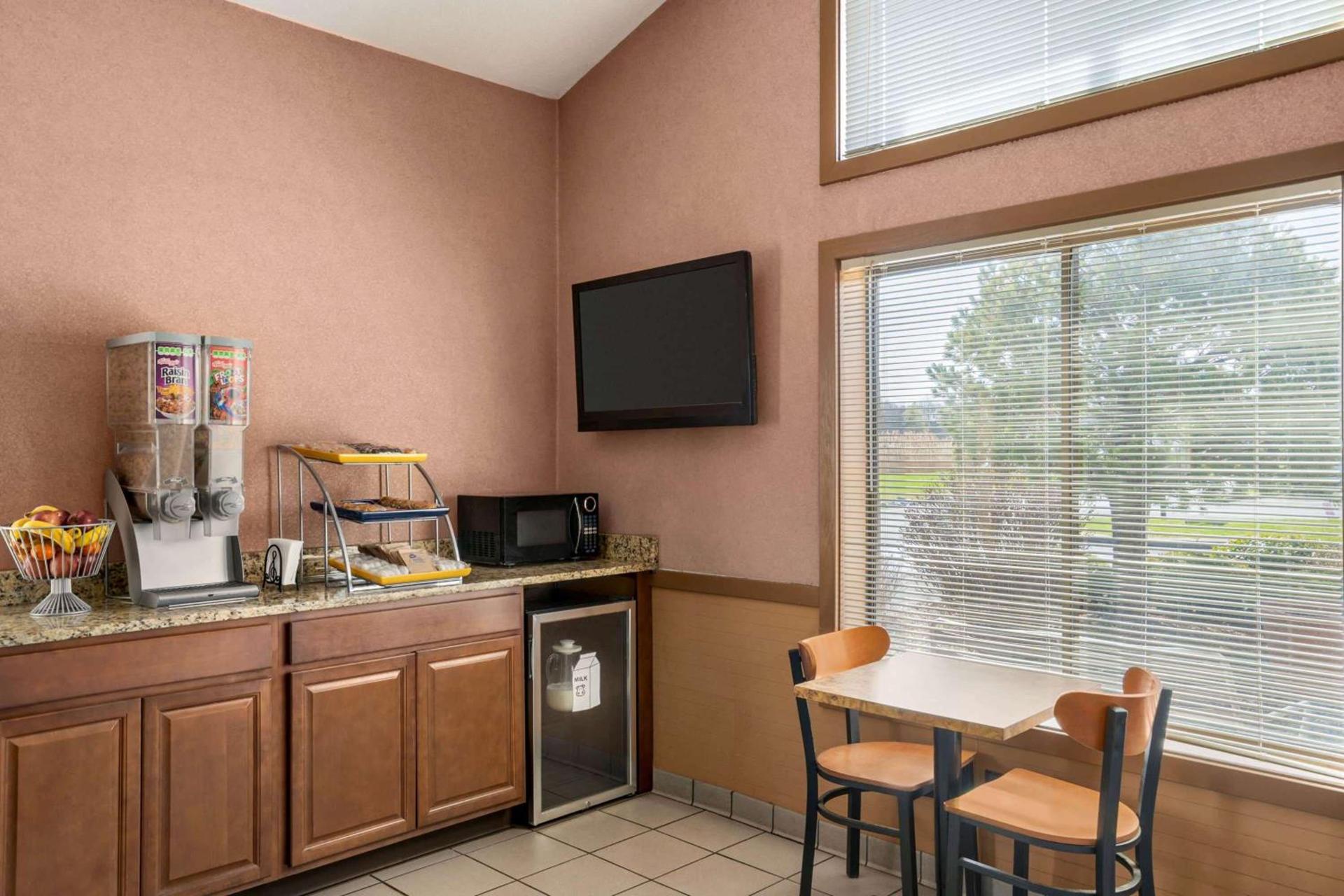 Days Inn by Wyndham Canastota Verona photo 27