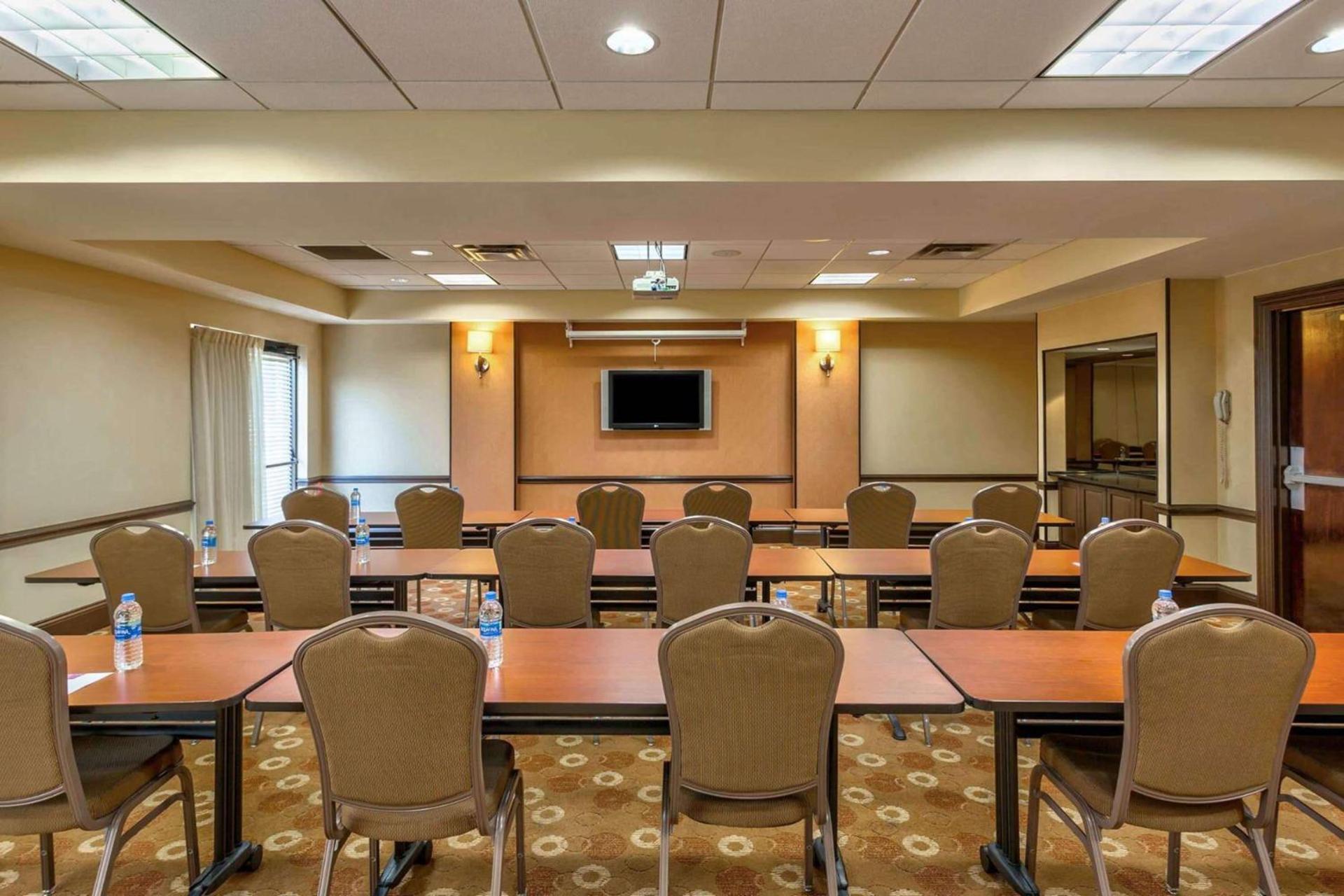 Wyndham Garden Kansas City Airport photo 32