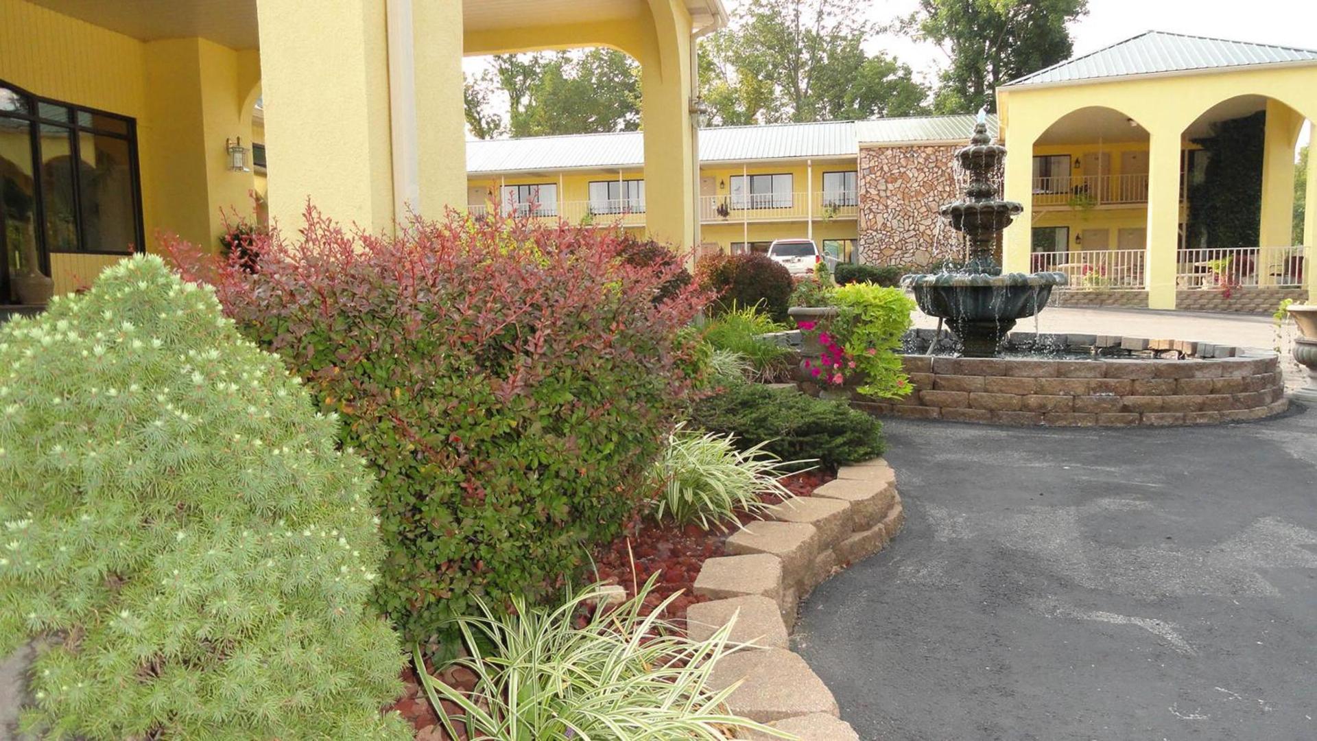 Golden Manor Inn & Suites photo 28