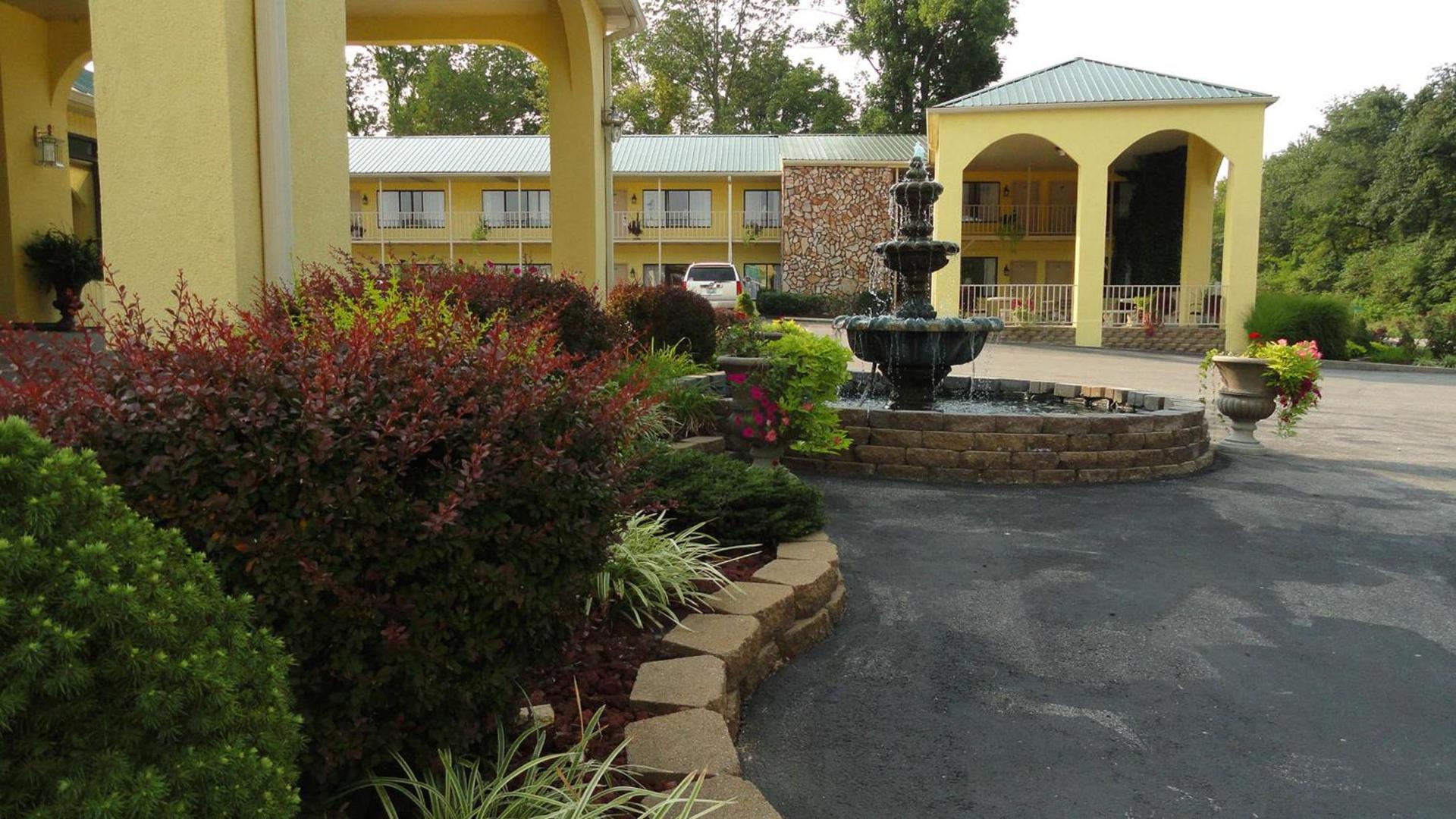 Golden Manor Inn & Suites photo 39