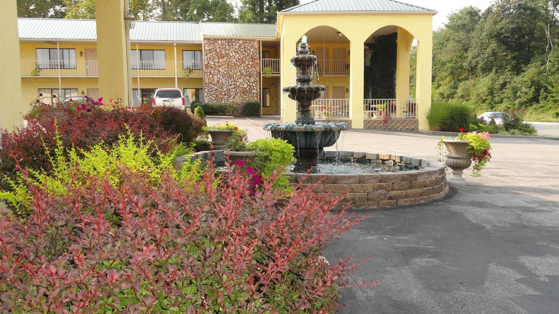 Golden Manor Inn & Suites photo 10