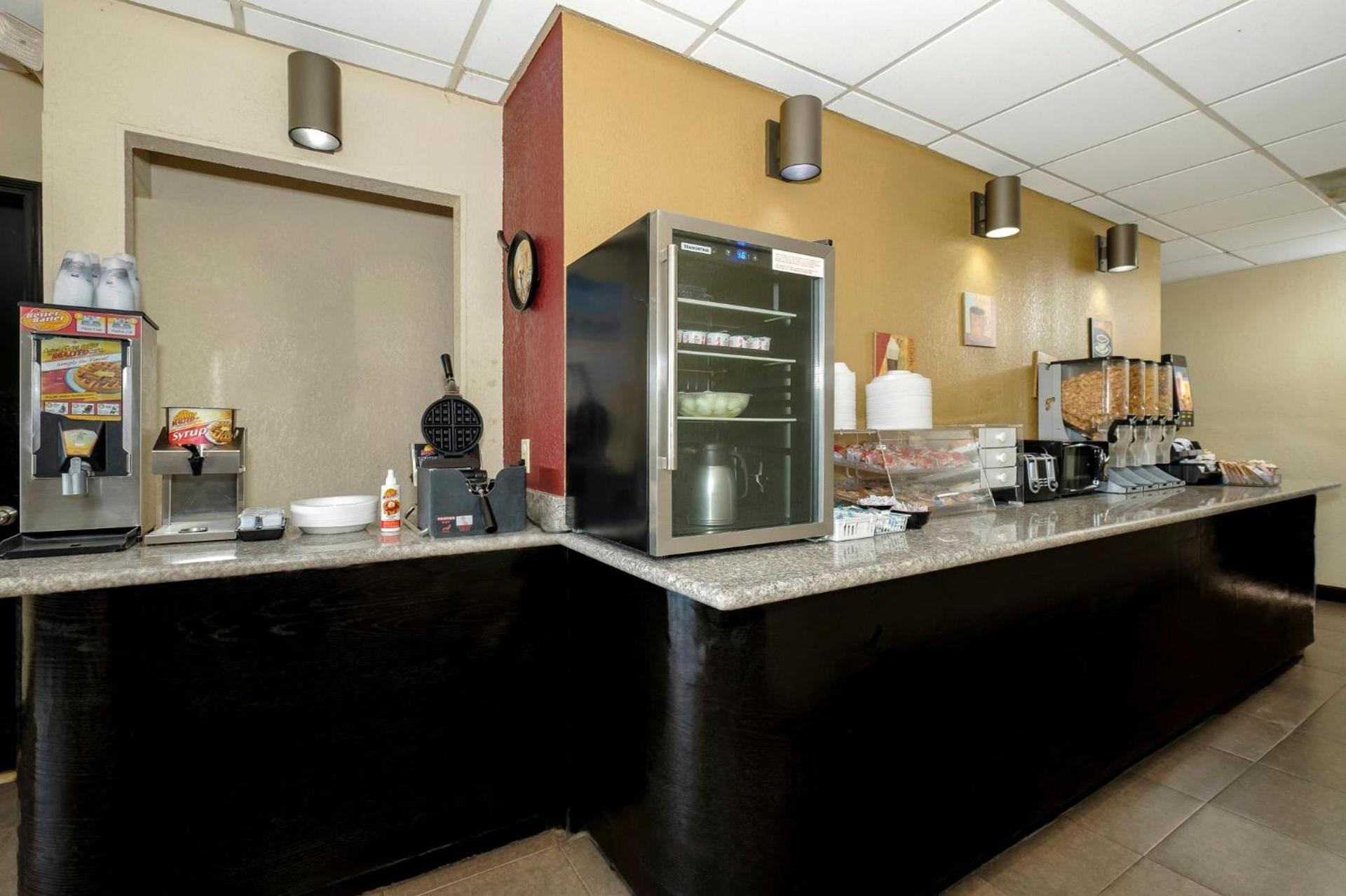 Red Roof Inn Hot Springs photo 33