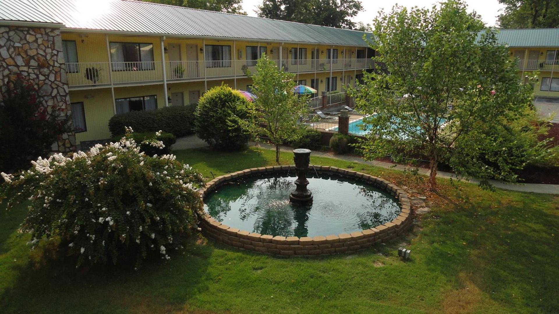 Golden Manor Inn & Suites photo 9