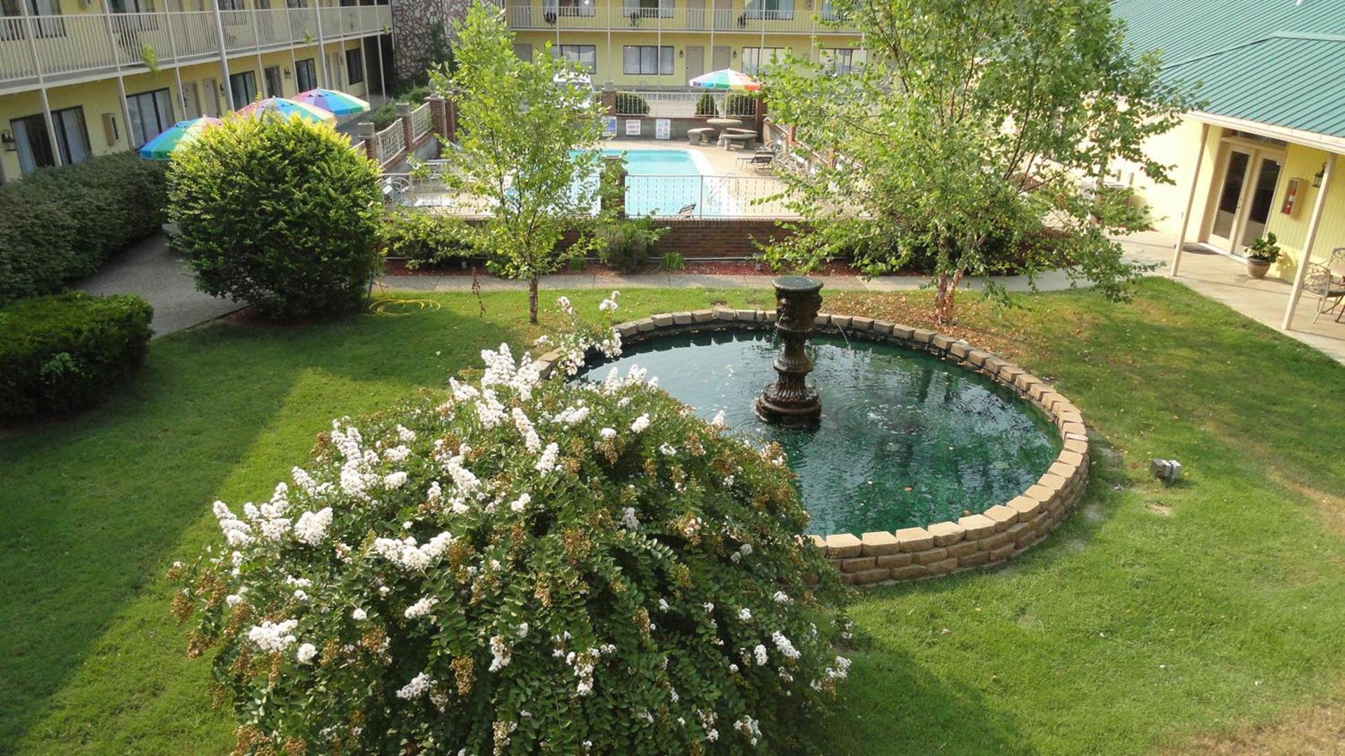 Golden Manor Inn & Suites photo 27