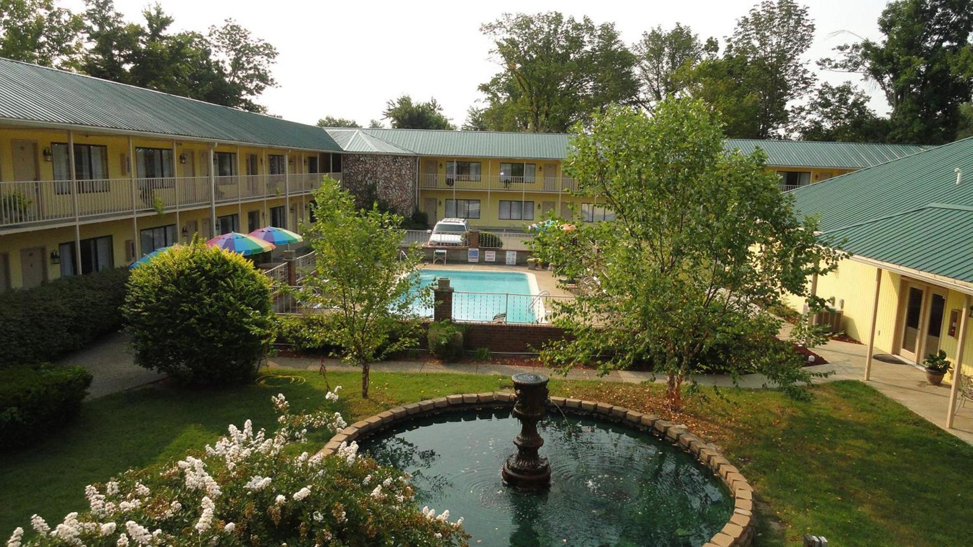 Golden Manor Inn & Suites photo 15