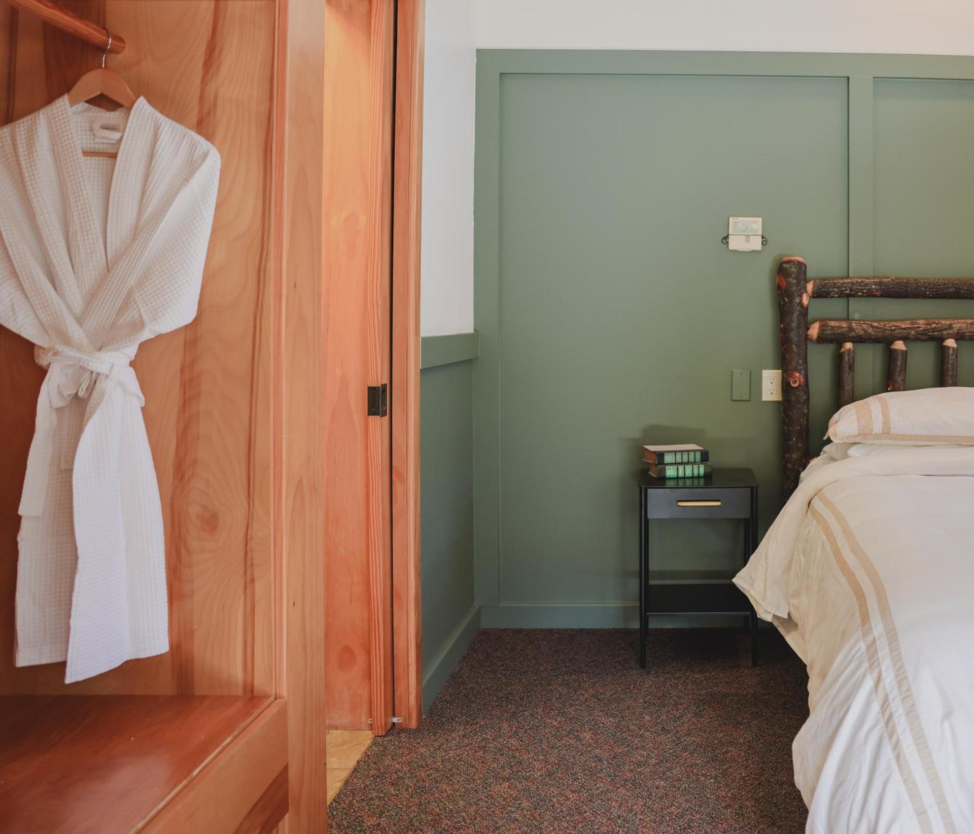 Outland Chalet & Suites Great Smoky Mountains photo 11