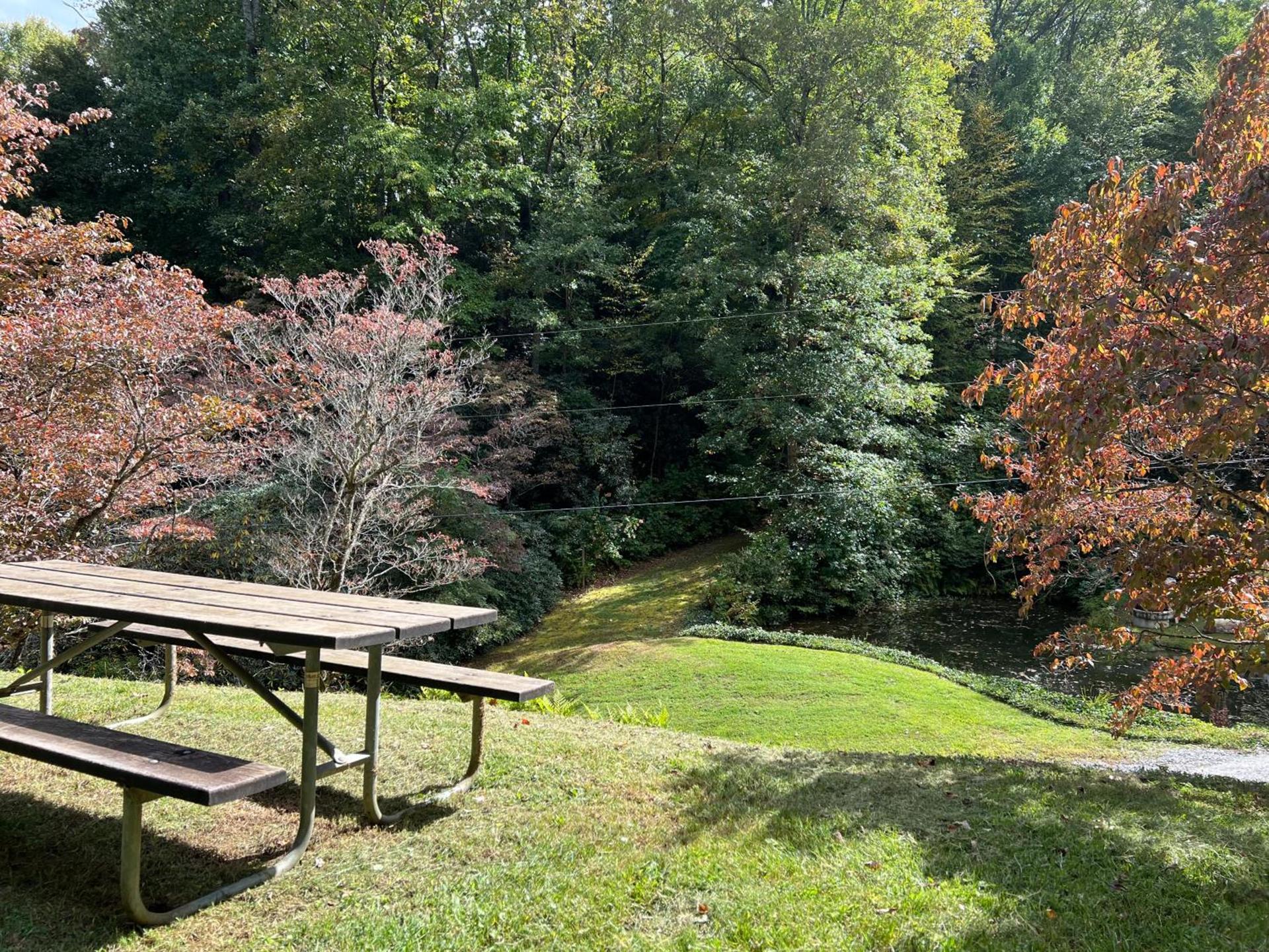 Outland Chalet & Suites Great Smoky Mountains photo 22