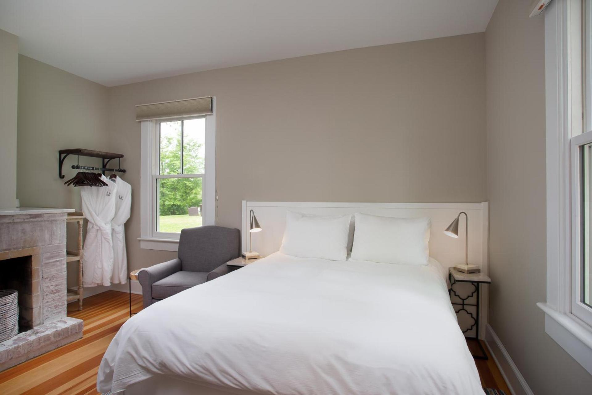 Lakehouse Inn photo 19