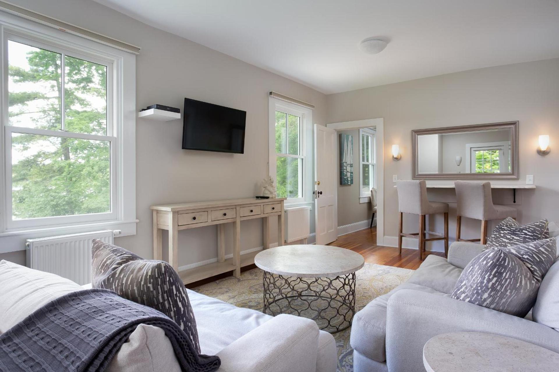 Lakehouse Inn photo 14