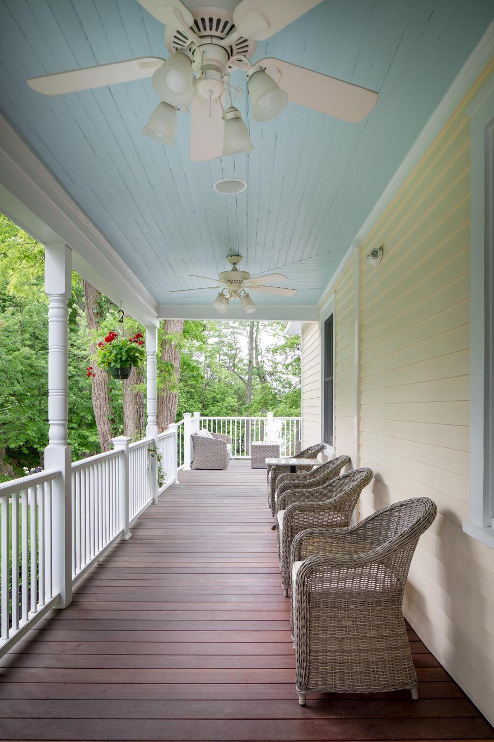 Lakehouse Inn photo 7