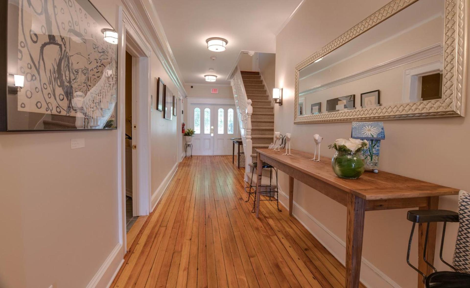 Lakehouse Inn photo 25