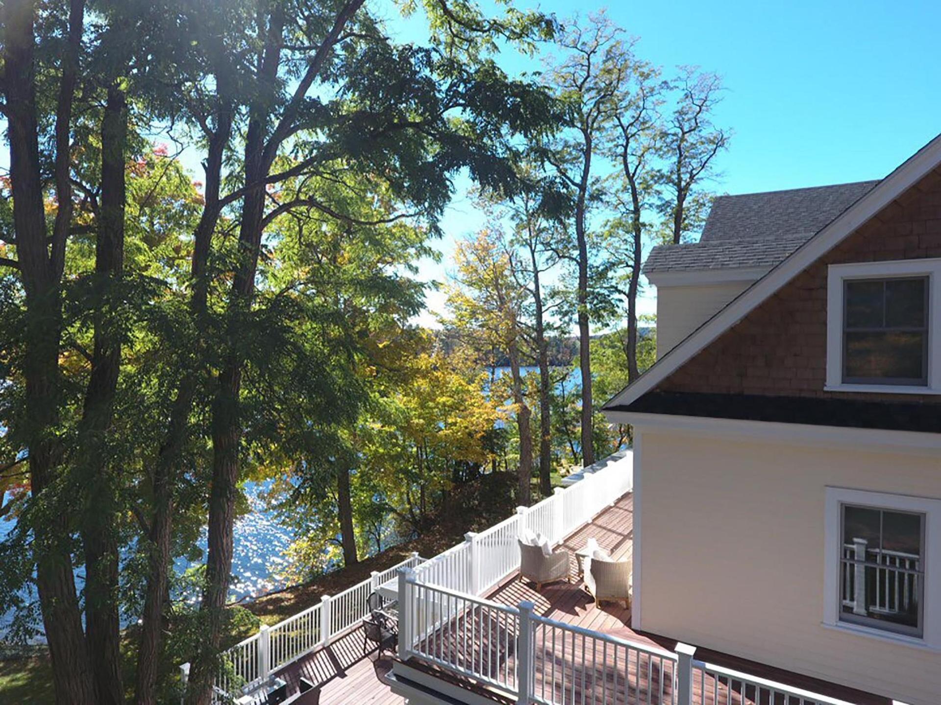 Lakehouse Inn photo 10